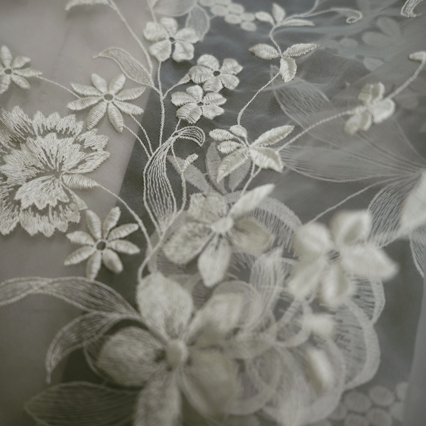 30年以上前に制作されたエンブロイダリーレース(オーガンジーレース)。