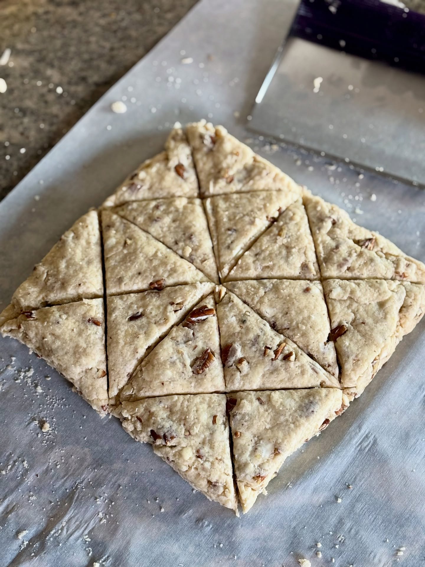 Hey, sourdough lovers! Did you know that we take special orders? These cutie little half scones were part of an order that went out today for a special women’s EFT (emotional freedom technique.. one of Shannon’s FAVORITE nervous system regulation tools) retreat tomorrow! Have an event coming up? We’d love to bake for you. Drop us a DM or email us at Doughmamas.cle@gmail.com and let’s chat!😍