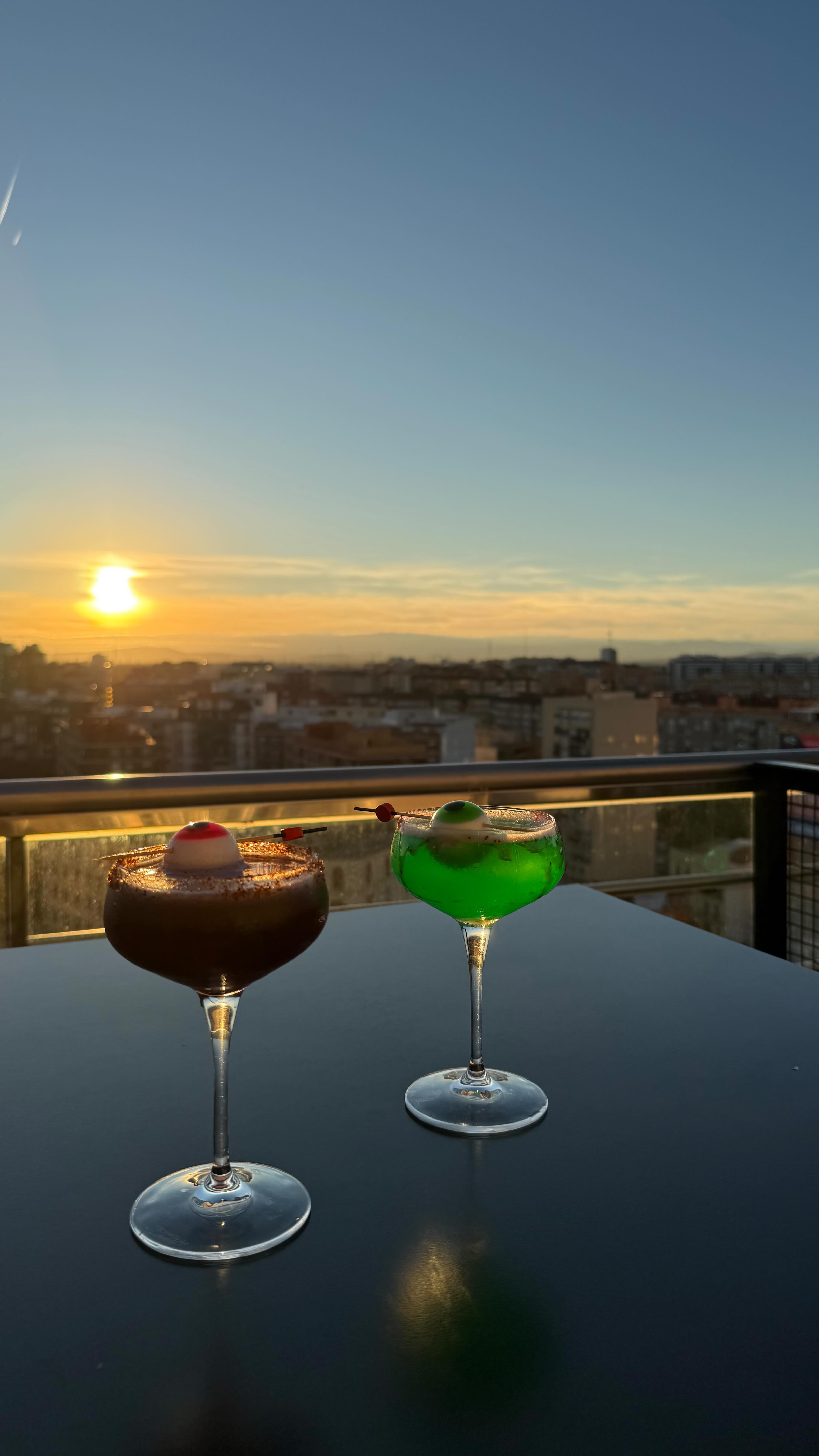 Halloween in the Sky.
Atrévete a probar nuestros cócteles exclusivos para una noche de miedo 👁️💀🎃