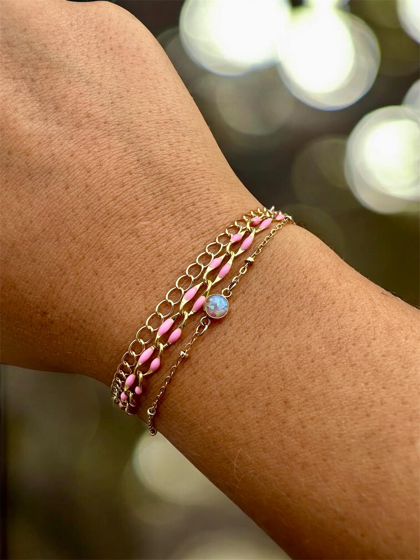 ✨Je vous présente ApriLya.
Je m’appelle Angélique et j’ai créé ApriLya pour proposer une autre façon de porter le bijou : sans fermoir, posé directement sur vous et pensé pour durer.
Chaque bijou est personnalisé, porteur de sens et vous accompagnera au quotidien.
📍Charlevoix, Québec
#bijouxpermanents #bijouxsansfermoir #Charlevoix #bijouminimaliste #créationavecsoin