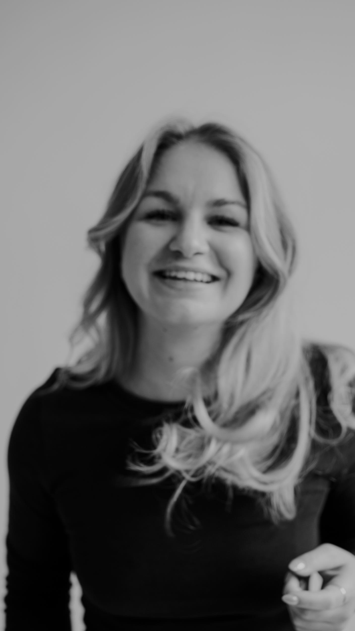 Dóri🤍 "It’s always a bit scary for me to see myself like this — I’m probably extra critical of myself. But the more I look through the photos, the more of them I start to like.
I think you really managed to capture some beautiful moments, and honestly, this is exactly what I hoped for — a kind of calm, honest look at myself.”
.
.
.
#portrait_vision #portraiture #portrait_perfection #portrait_ig #bwportraitphotography #bwportraitshot #lifestylephotographer #portraitphotographers