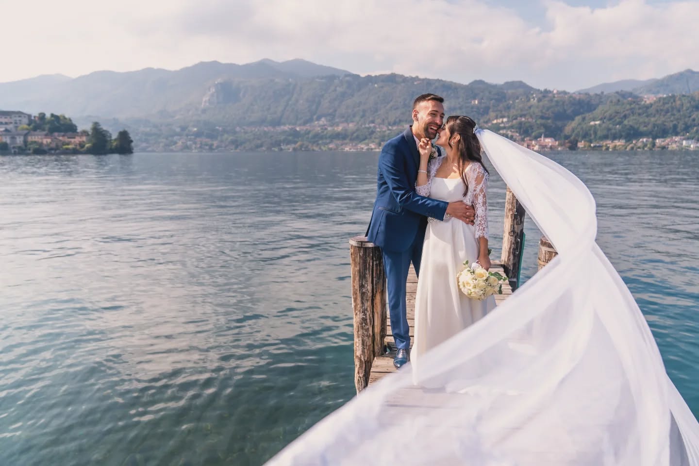 Alice e Giuseppe ❤️
"Amarsi è guardare nella stessa direzione, viaggiare sulla stessa lunghezza d'onda, avere gli stessi obiettivi, gli stessi sogni".
@stilfotowedding
@lagodortasposi
@_alicevetrano_
@peppee_lc
#studiofotografico #StilfotoWedding #lombardia
#LoveStory #WeddingVibes #PerSempre #weddinspirations
#matrimonio #fotografomatrimonio #weddingfilm #weddingphotography #weddingday #love #emotions #SommaLombardo #sposi #portraitphotography #italianwedding @matrimoniocom