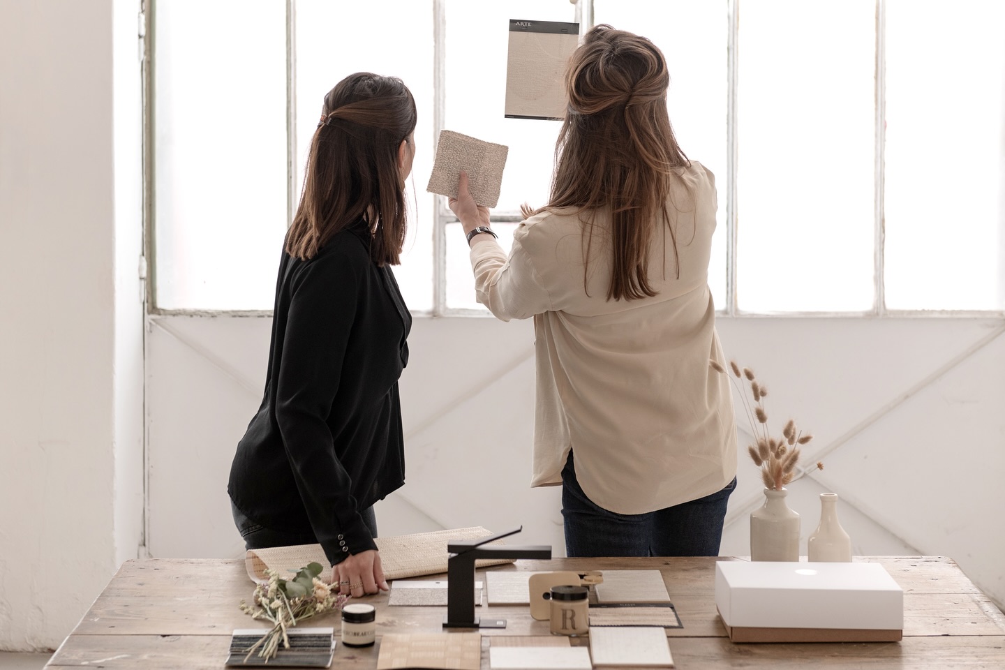 OFFICE 💭
..............….……….…......................................
.
. À l’atelier, on imagine votre intérieur. L’étude des plans, éléments techniques et des matières, se déroulent en amont, dans nos bureaux. On souhaite vous offrir un meilleur regard et une conception qui vous ressemble.
.
. Depuis bientôt un an, notre atelier s’est installé au 8, rue Sully dans le 6eme. Nos partageons nos bureaux avec un cabinet d’architecture @re.architecture , avec qui nos collaborons sur plusieurs projets, nous aurons bientôt le plaisir de vous faire découvrir les lieux ✨
.
@portesetpoigneesdesign @maisonmeljac @ressource_peintures @farrowandball @lestribulationsflorales @dvamaconception @cmoparis @artewalls @biobject @kim.goyon.graphisme
©️@bc.ateliers
📷 @sabine_serrad
.
.
.
#materials #architectureinterieure #art #photoofthedays #brass #architecture #design #light #white #wood #interiordesign #textile #design #picoftheday #parquet #iglyon #monlyon #igdecor #ceramique #planchedeco #graphicdesign #materiaux i#architectureinterieure #flowers #onlylyon #architecturelovers #bcateliers