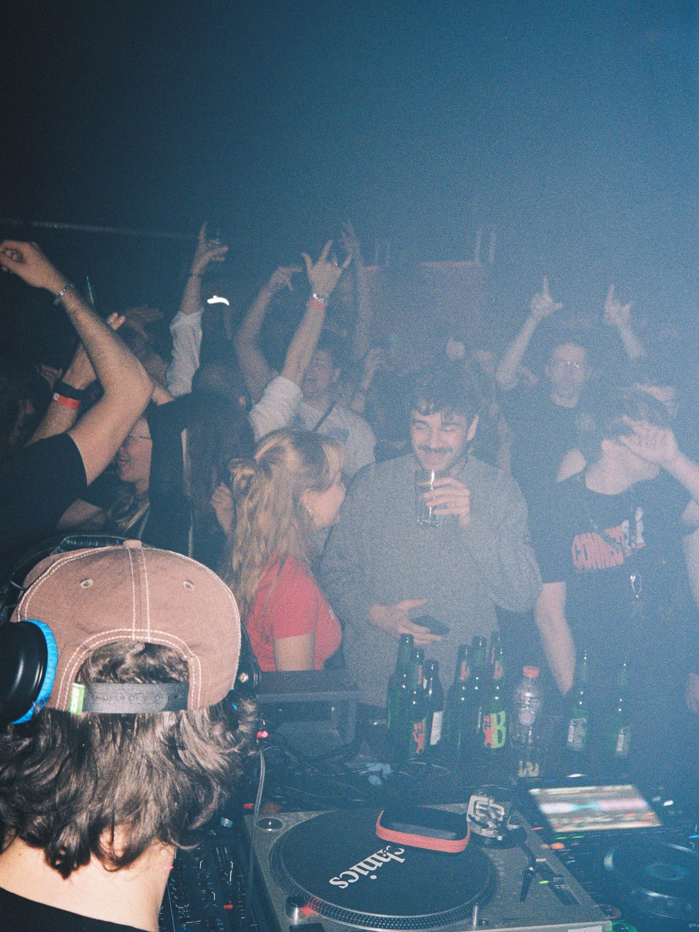 Fam! We still can’t get over our last @connect.bln sesh two weeks ago. The whole night went way beyond our expectations and made us so proud of what we’ve built together with you this year — a proper community and party united by the love for UK-influenced dance music.
Big up @oldboytrax & @dj.northern for their dope sets, and massive thanks to everyone who pulled up early and brought the vibe.
We’re already working hard on new dates for next year — and in the meantime, we’re buzzing to share some sets from our Späti recording sesh starting next week.
Big up yourself, and let’s connect on the dancefloor again soon.
XX — your SNC & 3hertz Crews ❤️