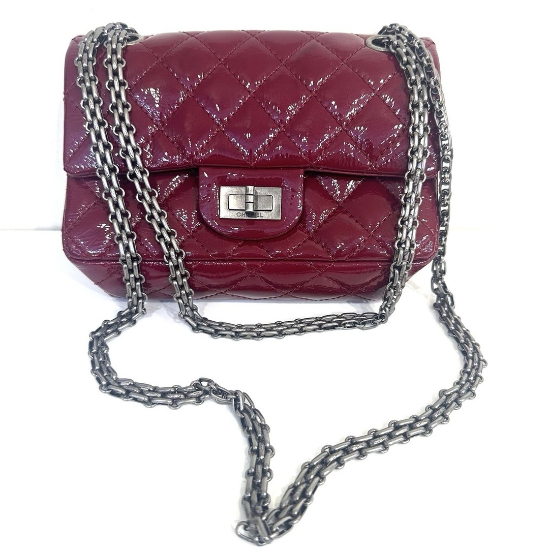 Only $1999! A Chanel Reissue 2.55 flap bag in stunning dark red quilted crinkled patent leather. Perfectly crafted with silver hardware & a timeless turn lock closure. #ChanelClassic #LuxuryStyle #FashionIcon ๐โจ
https://ebay.us/m/2Tz2qq