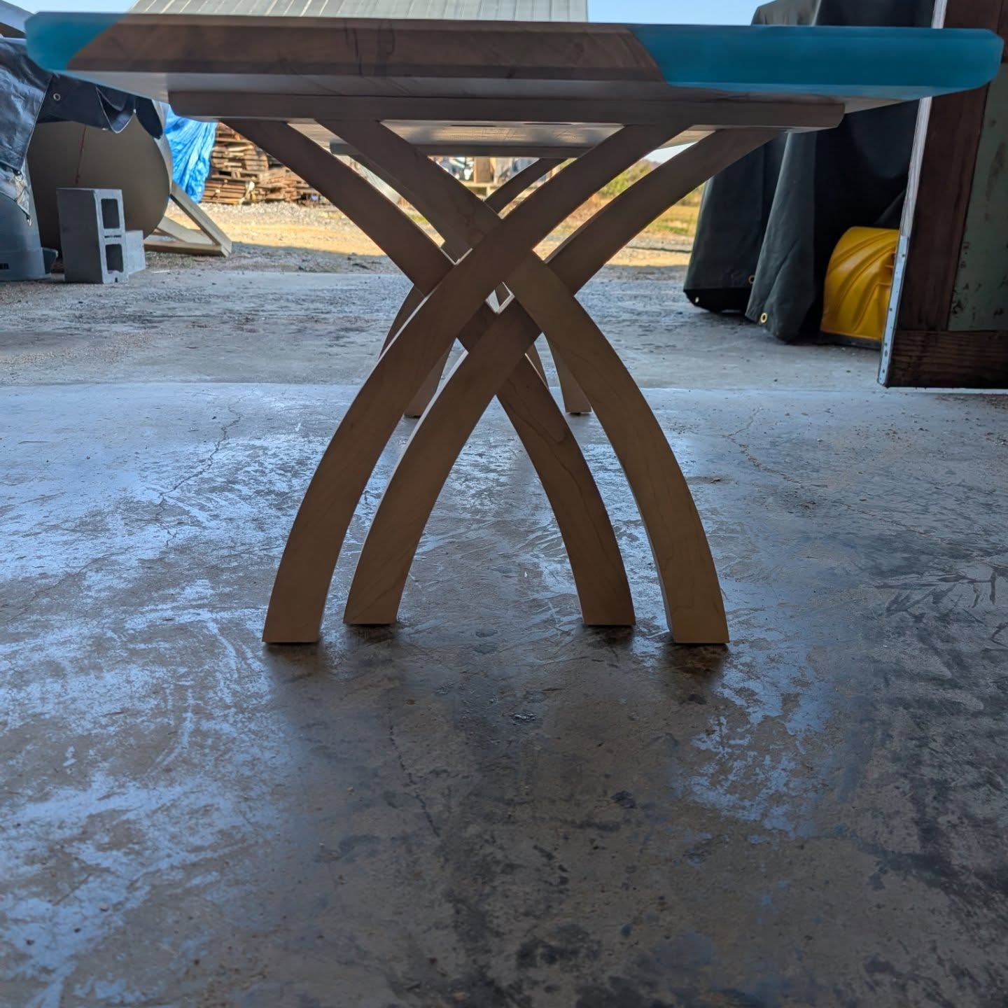Ambrosia Maple coffee table finished up today.
#customfurniture, #coffeetables, #custommillwork, #titebond3,#powermatic,#fesstool, #nextwave