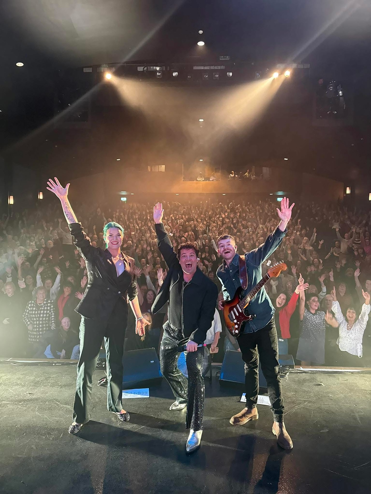 That’s a wrap on the Joe McElderry tour. Massive thank you to Joe for having me along. Playing with this band and crew has been unreal. So many good times and memories made.
Huge shoutout to every venue and everyone who came out to the shows. You brought the energy every night.
Next stop… City Hall on December 1st. Let’s finish the year with a bang. 🎸🔥
#JoeMcElderry #TourLife #LiveMusic #Guitarist #OnTheRoad #CityHall #sessionguitarist #sessionmusician