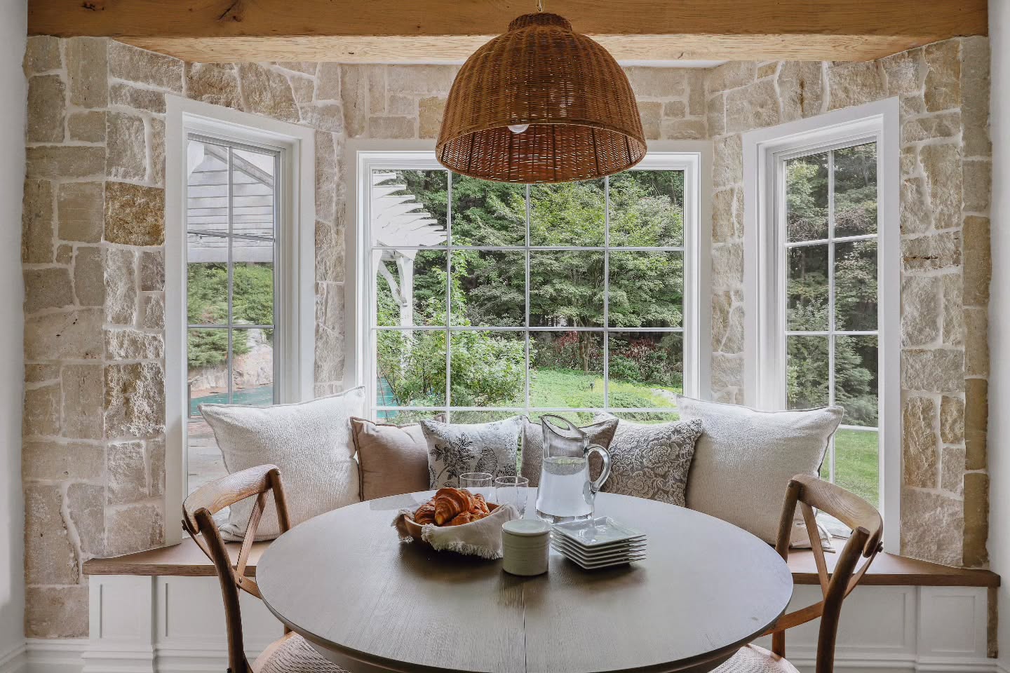 This charming little breakfast nook is one of my favorite features in this kitchen. Proof that even the smallest spaces can be full of character.
š·@dannycooney
#kitchendesign #kitchengoals #kitchenremodel #kitchenrenovation #breakfastnook #InteriorDesignWestchester #interiors #interiordesigninspiration #interiordesign #luxuryinteriordesign #LuxuryInteriors #charminghomes #DesignBuild #customhomes