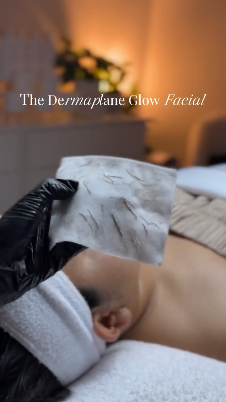 Reveal your smoothest, glowiest skin yet 🤍Dermaplaning gently removes dead skin and peach fuzz, allowing products to absorb better and makeup to glide on flawlessly. Get your skin ready for the holiday season!
Booking🔗www.ricozybeauty.com
Contact📩 info@ricozybeauty.com.
Location📍300 E Colorado Blvd, Unit 241, Studio 409, Pasadena CA 91101 (Located inside Salon Republic Pasadena at The Paseo)
#facial #holisticfacial #skincare #selfcare #skingoals #guasha #guashafacial #facesculpting #dermaplaning #thermalift #glassskin #lymphaticdrainage #pasadena #esthetician #Japanese #RicozyBeauty #ロサンゼルス #カリフォルニア #ラッシュリフト #フェイシャル #パサデナ