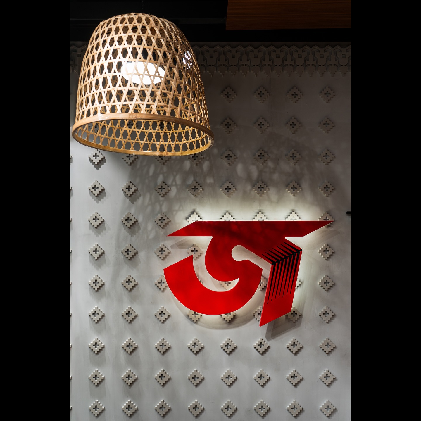 A celebration of Bengal’s weaving heritage — from jamdani to tant and gamcha — brought to life in a compact modern retail space at Bashundhara City. Designed by Ninth Realm, the store blends tradition with safety through fire-resistant ACP panels, arched forms inspired by handlooms, and rattan lights that glow with rural warmth.
Interior by Ninth Realm
Location: Bashundhara City Shopping Complex, Dhaka
Type: Retail
Client: জ- The Story of Handloom Jamdani
Completion: August 2025
Photos by Maruf Raihan