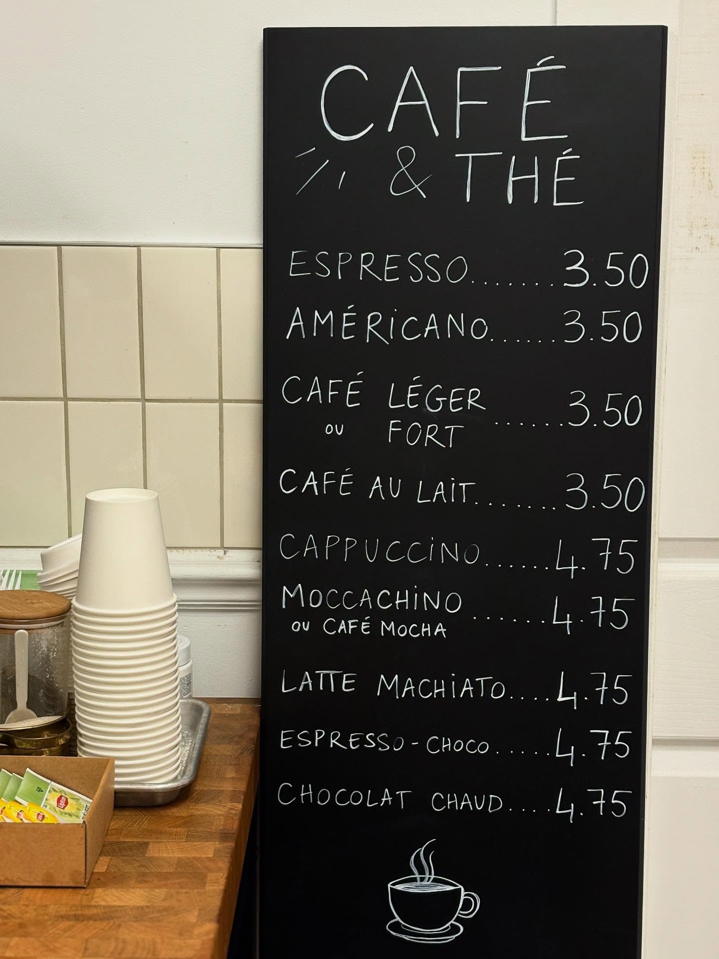 Grâce à @cafe_vanhoutte, nous pouvons maintenant vous offrir de délicieux cappuccino! ☕️
#maisongorchon #deli #stanstead