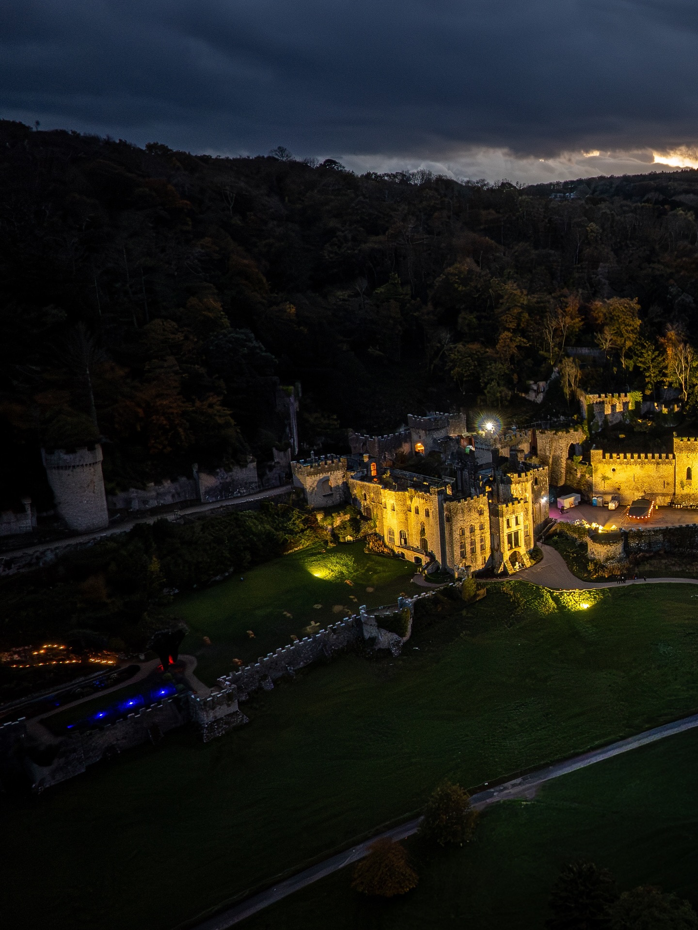 Gwyrch Castle lit up last night 🏰
#gwyrchcastle #abergele #conwy #northwales #northwalestagram #northwalescoast #northwales #visitwales #croesocymru #discoverwales #lovewales #thewalescollective #cymru #fromwhereidrone #djiglobal #dji #drone