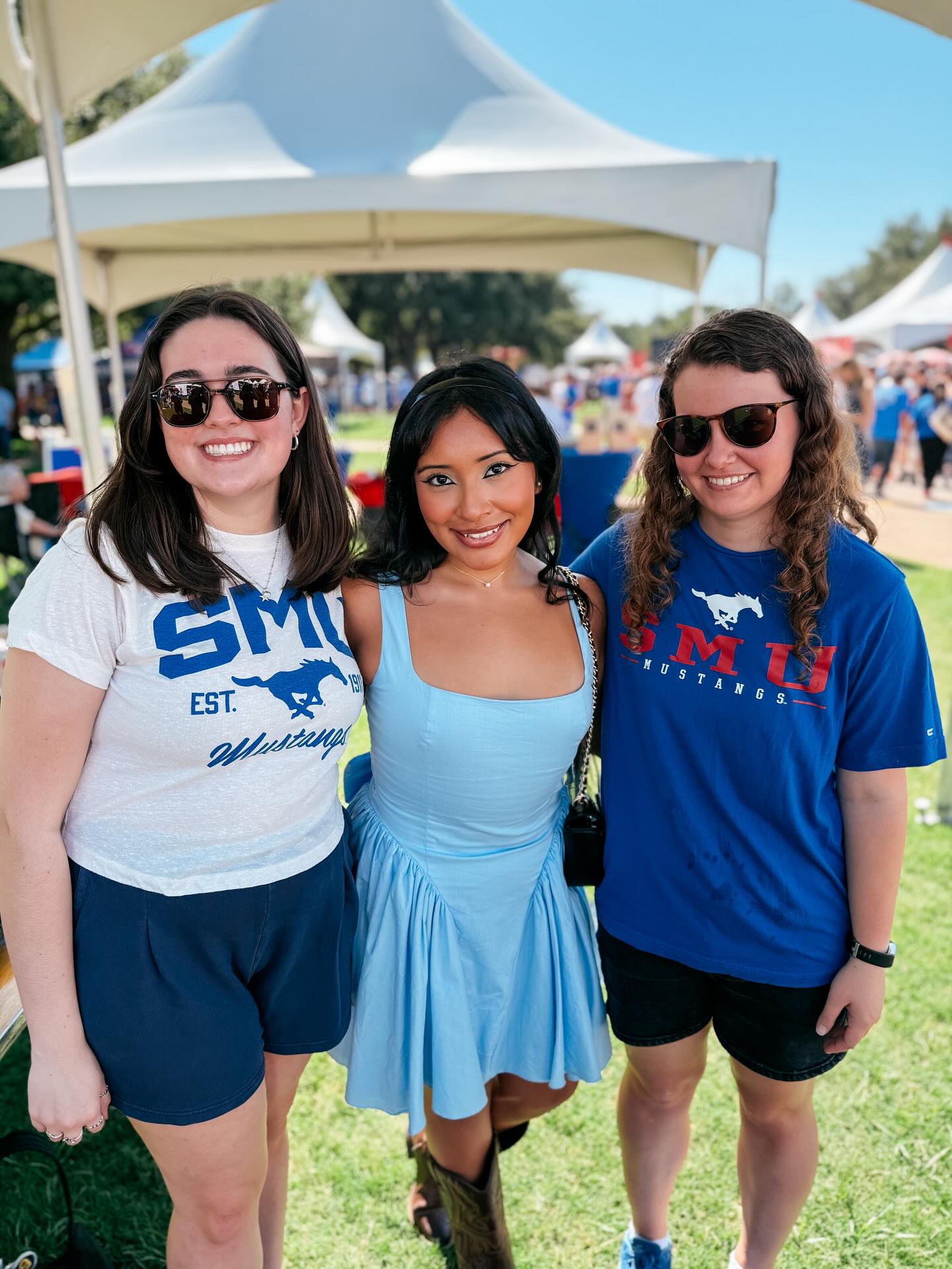 Happy Homecoming Weekend! 💙❤️🤍
Come join us on Saturday at 9am for boulevarding! We’ll have breakfast tacos, donuts and coffee! 🎉