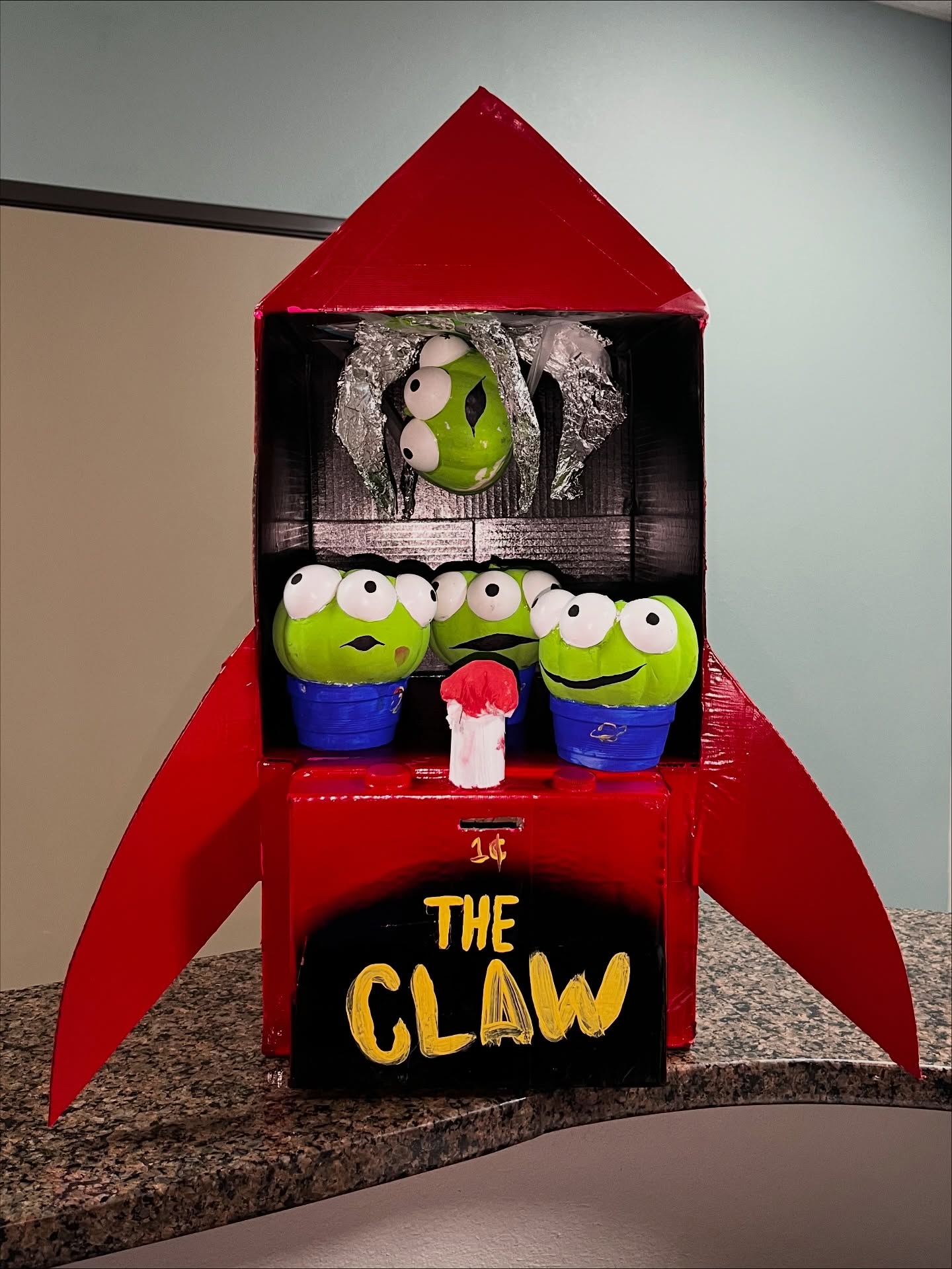 🎃👻 It’s Pumpkin Contest Week at POMS! Our team went all out with some spooktacular pumpkin creations! 🧡🦷
👉 Vote by heading over to our Facebook page and liking your favorite pumpkin photo: 1 LIKE = 1 VOTE!
Voting ends Nov. 1! 😄🎃 Good-luck team!!
#POMS #OralSurgery