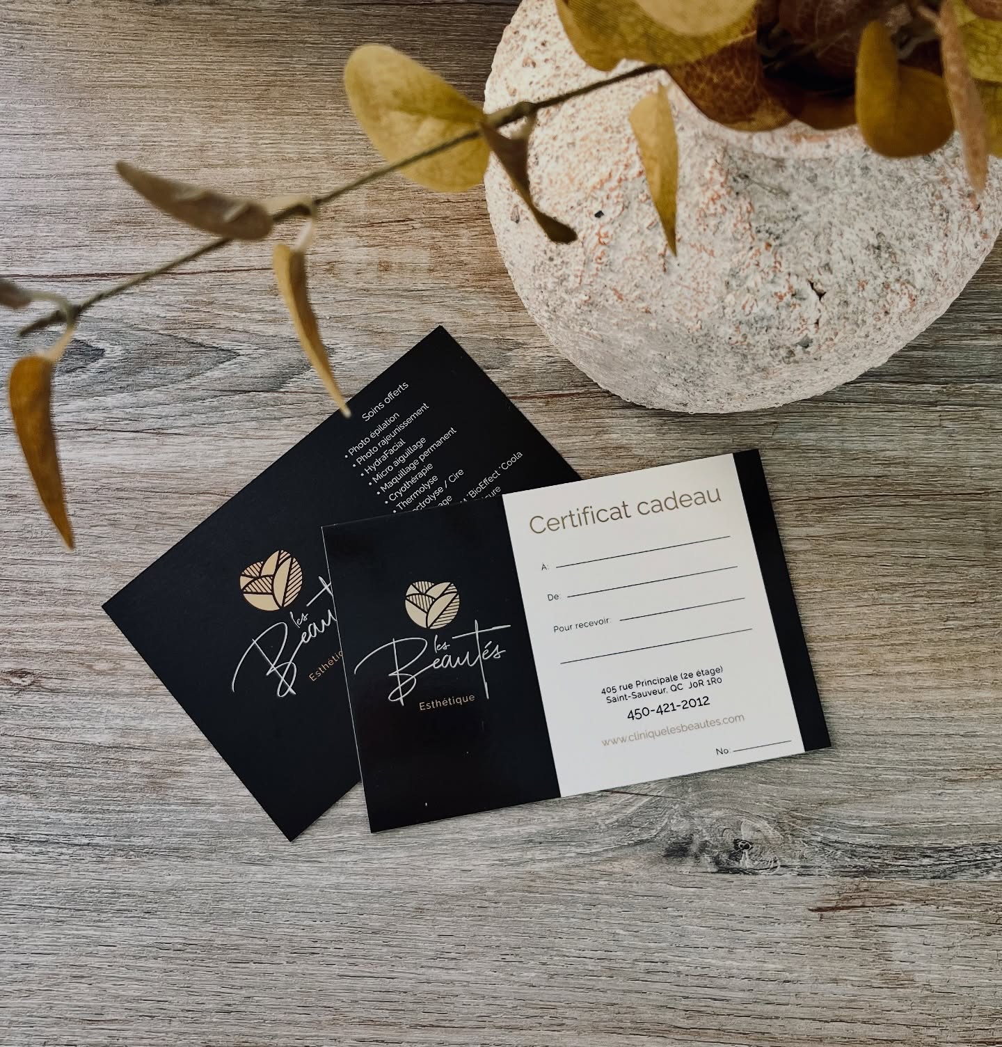 Pour faire plaisir à coup sûr, nos certificats cadeaux vous attendent à la clinique. 🎁✨