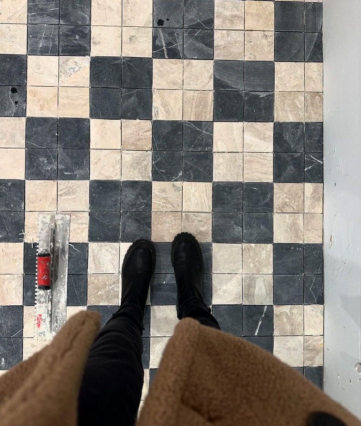 Life lately đŠđ˝âđťđŠđ˝âđ¨
1. Floor tiles chronicles.
2. Dining Area 3D Rendering in process for a client.
3. Same client, different area in the home. GF entry hall & guest toilet in progress.
4. Site visit - East London project Iâm managing.
5. Visit to the RH Home Outlet in Thurrock.
6. Material Board.
7. Late evening calls (spacial planning) with a USA client.
8. Me on the Palm West Beach in Dubai, just because I miss the sun right now đĽšâď¸ - as in what is this UK weather?
What have you all been up to?
⸝
#LondonInteriorDesigner #InteriorDesignUK #DubaiInteriorDesign #ModernInteriors #InteriorDesignCommunity #DesignInspo #HomeDecorUK #InteriorDesignTips #3DRendering #InteriorDesignerLife #InteriorDesignGoals #InteriorDesignStudio #MinimalistInteriors #NeutralHomeDecor #PilatesStudio #LuxuryInteriorDesign #HomeStylingLondon #JumierahBeach #CommercialProject #InteriorDesignMarketing #InteriorDesignCoach #USInterior #WomenInDesign #HomeDesignInspiration #InteriorDesignJourney
