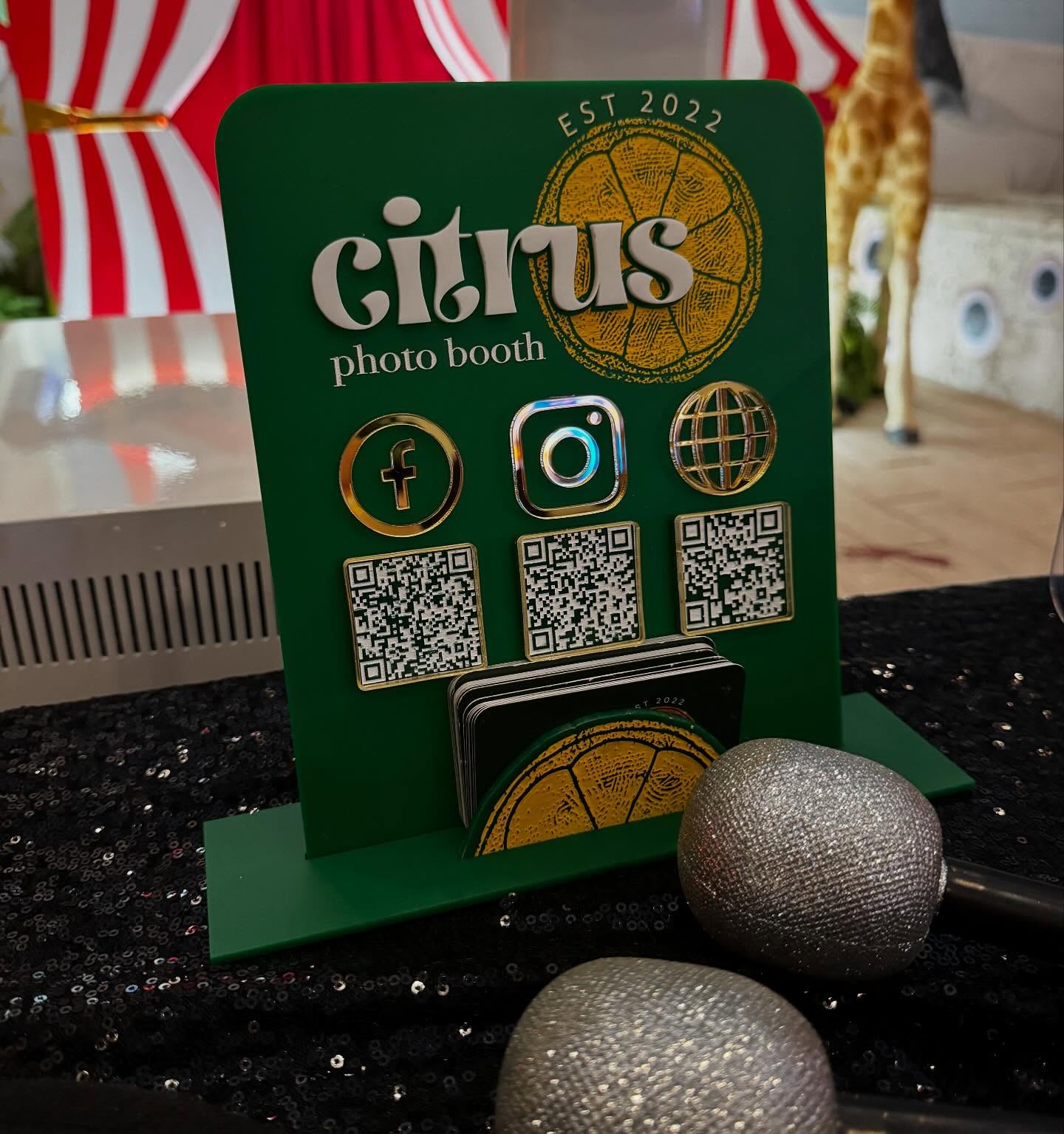 Obsessed doesn’t even begin to describe how we feel about our new table signs from @kd_designco 🍊✨ We’re absolutely in love with the citrus slice card holder and all the gorgeous details on this sign!
If you’re a business looking for unique, affordable, and custom signage or even fun holiday gifts and branded swag you need to check out @kd_designco! 💛 Thank you for the love and attention you gave our business.