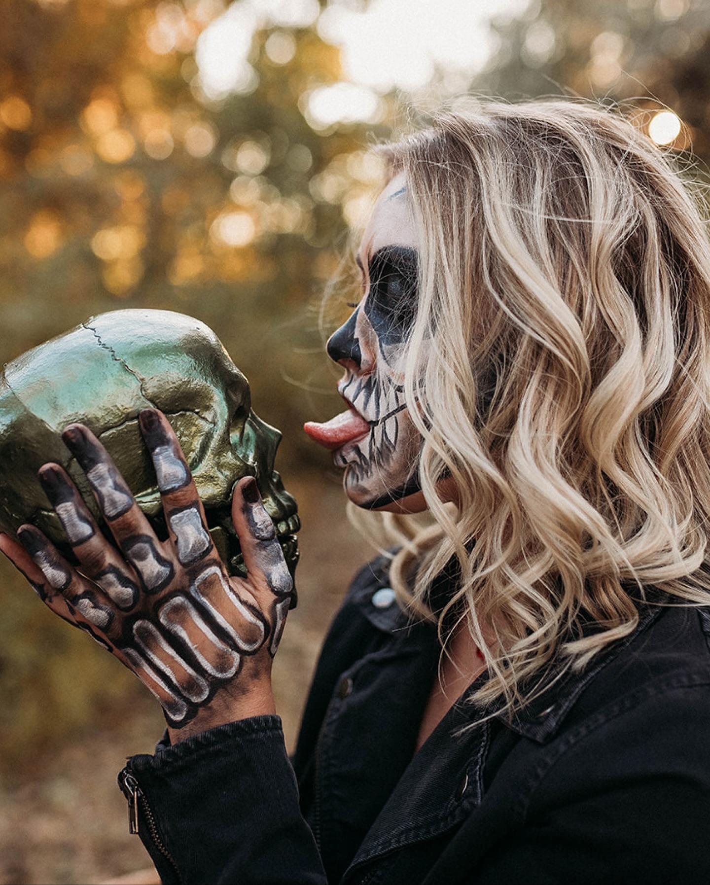 Caught myself thinking about this Halloween shoot with @daylnolson and the help of the talented @makeupbymorgandyer 🖤🖤