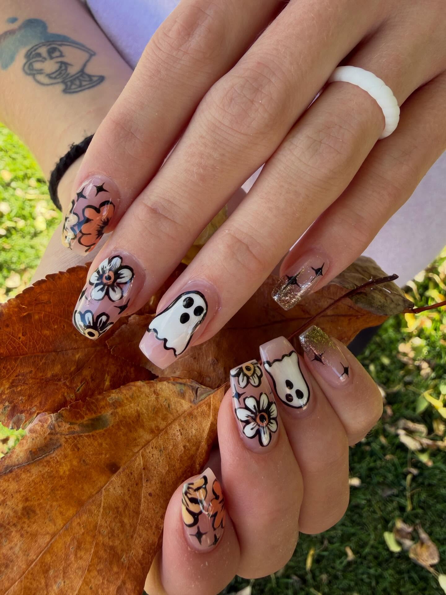 š» Hope everyone had a fun and safe Halloween! Hereās a peek at some of the cute, spooky and downright fang-tastic nail art from this season. š·š
Thank you to all my amazing clients who got into the spirit. You always keep my creative side alive! š¤
#HalloweenNails #SpookySeason #NailArtLove #AbsoluteAcrylicNailSpa #LaramieNails