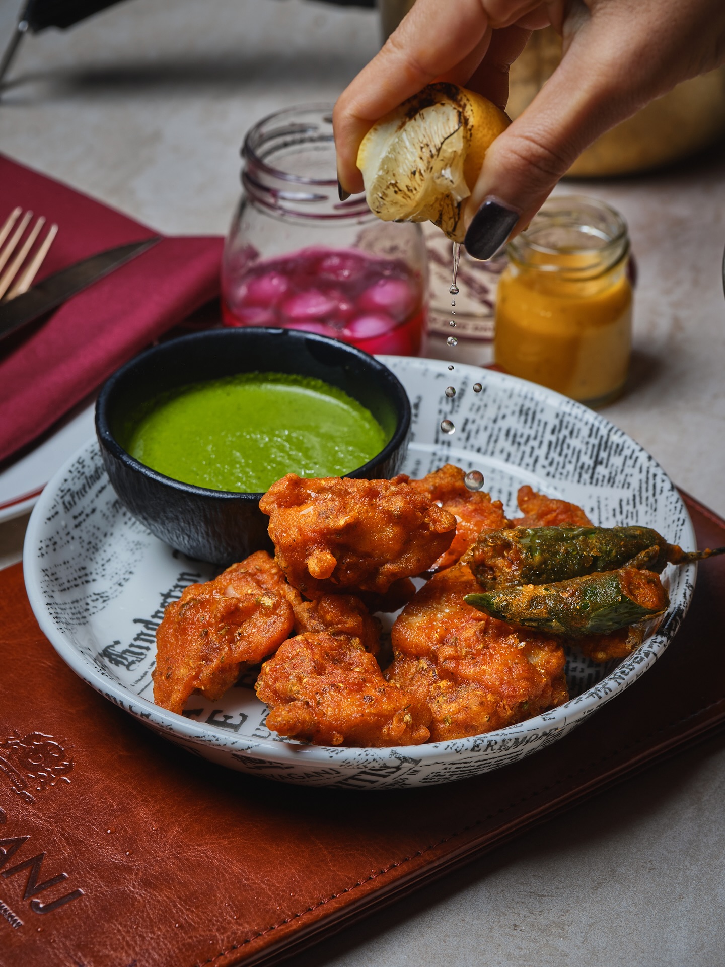 SOMETIMES, ALL YOU NEED ARE THE CLASSICS DONE RIGHT🔥🔥
Our Chicken Pakora — crispy, juicy, and spiced just right. An old favorite reimagined with a Daryaganj twist, best enjoyed with a squeeze of lemon and a dip of mint chutney.
📍 Now open at Park Plaza Hotel, Sukhumvit Soi 18
📞 Call: 026587077
#DaryaganjBangkok #ChickenPakora #IndianStreetFood
#CrispyDelights #FromDelhiToBangkok #NorthIndianCuisine
#DaryaganjLegacy #AllTimeFavourite #TandooriCraftsmanship
#FoodThatTellsAStory #BangkokEats #IndianFineDining