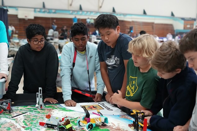 Last weekend, 589 hosted an FLL scrimmage at Crescenta Valley High School, and it was an incredible success!
Students from across GUSD came together to practice their robot runs and gain experience as they prepare for the upcoming season.
A big thank you to the visiting teams from Wilson Middle, Cerritos Elementary, La Cañada and Marshall Elementary for joining us. And a special thanks to @lcec_blockheads for bringing 5 FLL tables and fields! Lastly, a heartfelt thank you to all of the volunteers who helped the event run smoothly! We couldn’t have done it without you!