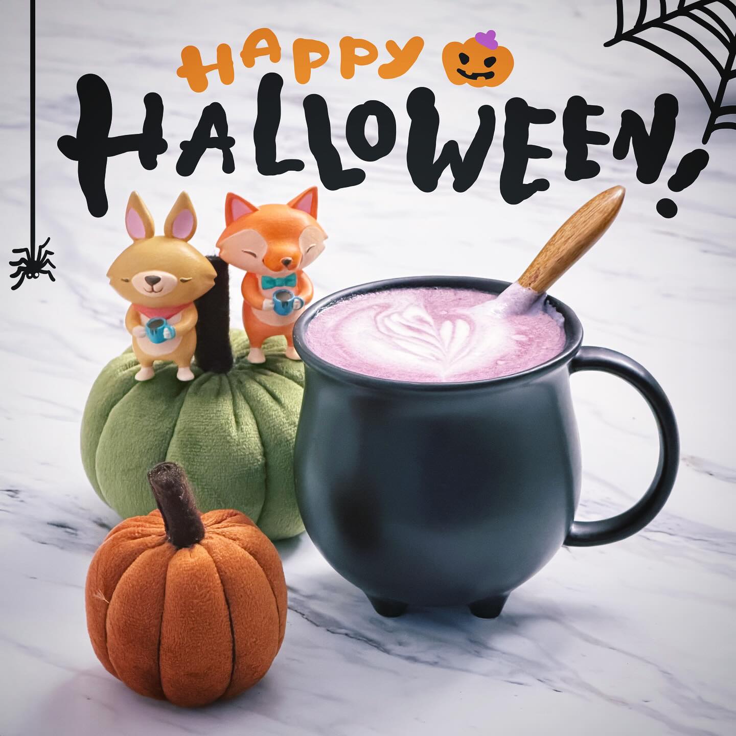 👻Happy Halloween🎃 + Happy Friday!!🥳
平時飲開咖啡嘅 Haru Furi,今日就飲特製紫薯Latte應節啦!😆
#happyhalloween #紫薯latte #萬聖節快樂
#harufuri #野兔 #狐狸 #hare #fox #香港文創 #hkcharacter