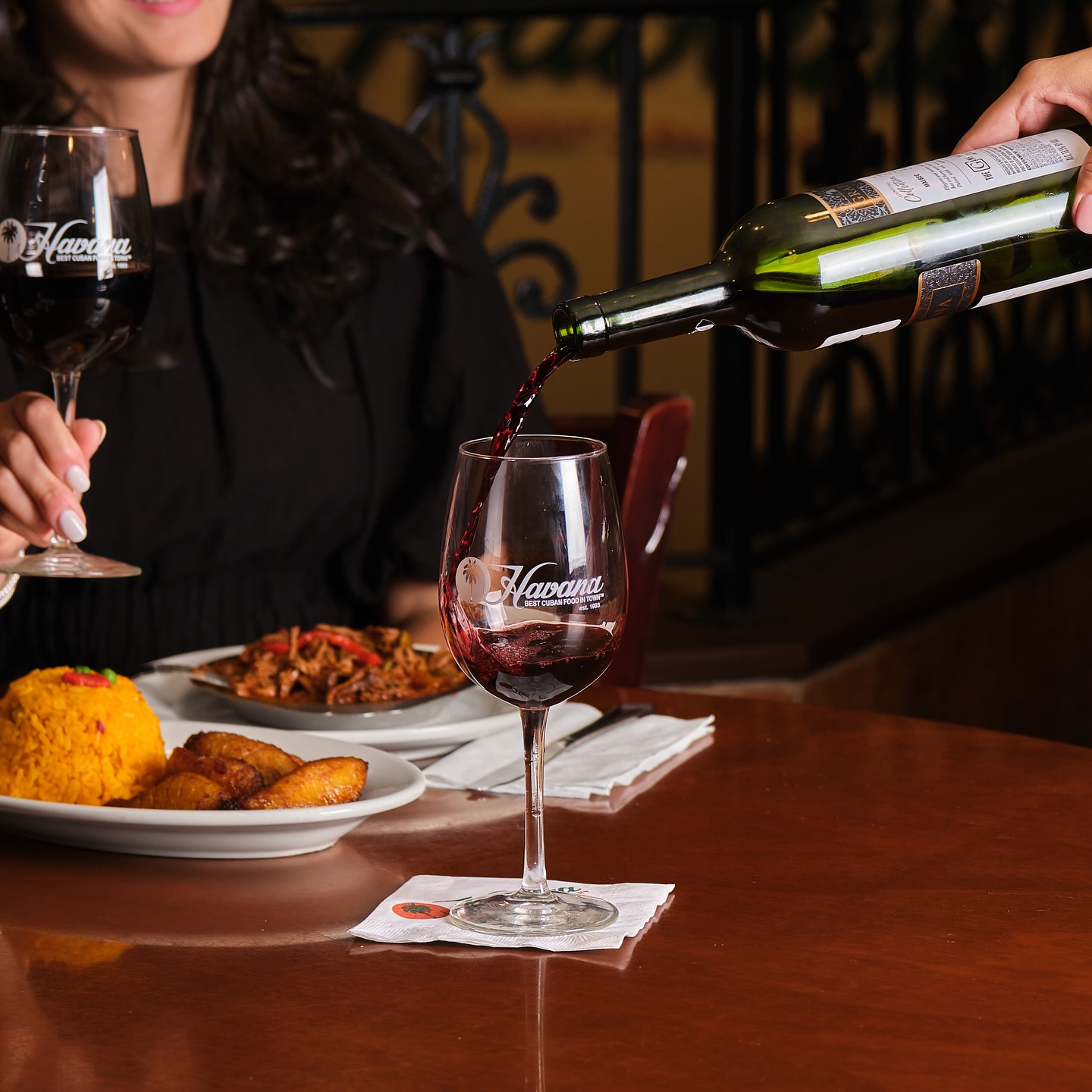Wine Wednesday at Havana 🍷✨
Because midweek deserves a little celebration — good company, great food, and the perfect pour. #havanacubanfood