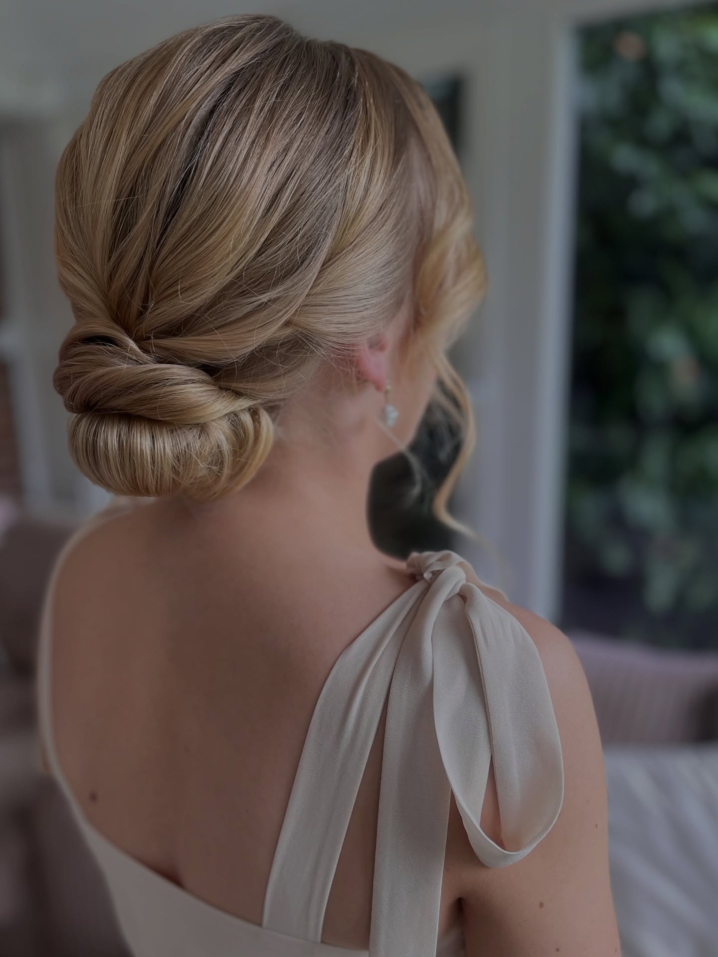 Still thinking about this gorgeous bridesmaid look 🤍
Such a lovely, relaxed morning getting everyone ready for @brontelouise7 big day! The calm energy, the laughter, the excitement quietly building… mornings like this really are my favourite part of the job ✨
All the bridesmaids had the same soft, elegant low bun….. timeless and effortless, with little tweaks to suit each of their different hair types and colours. We added some delicate pearl pins to finish the look and they just tied everything together perfectly.
It all came together so naturally and felt perfectly in tune with the day. Simple, classic and full of joy.
If you’re getting married in 2026/2027 and dreaming of a relaxed, happy morning like this, I’d love to be part of your day 🤍 Get in touch now to enquire as dates are filling up fast!
#bridalhairdorset #trendingbridalhairstyle #hampshirebride #dorsetbride