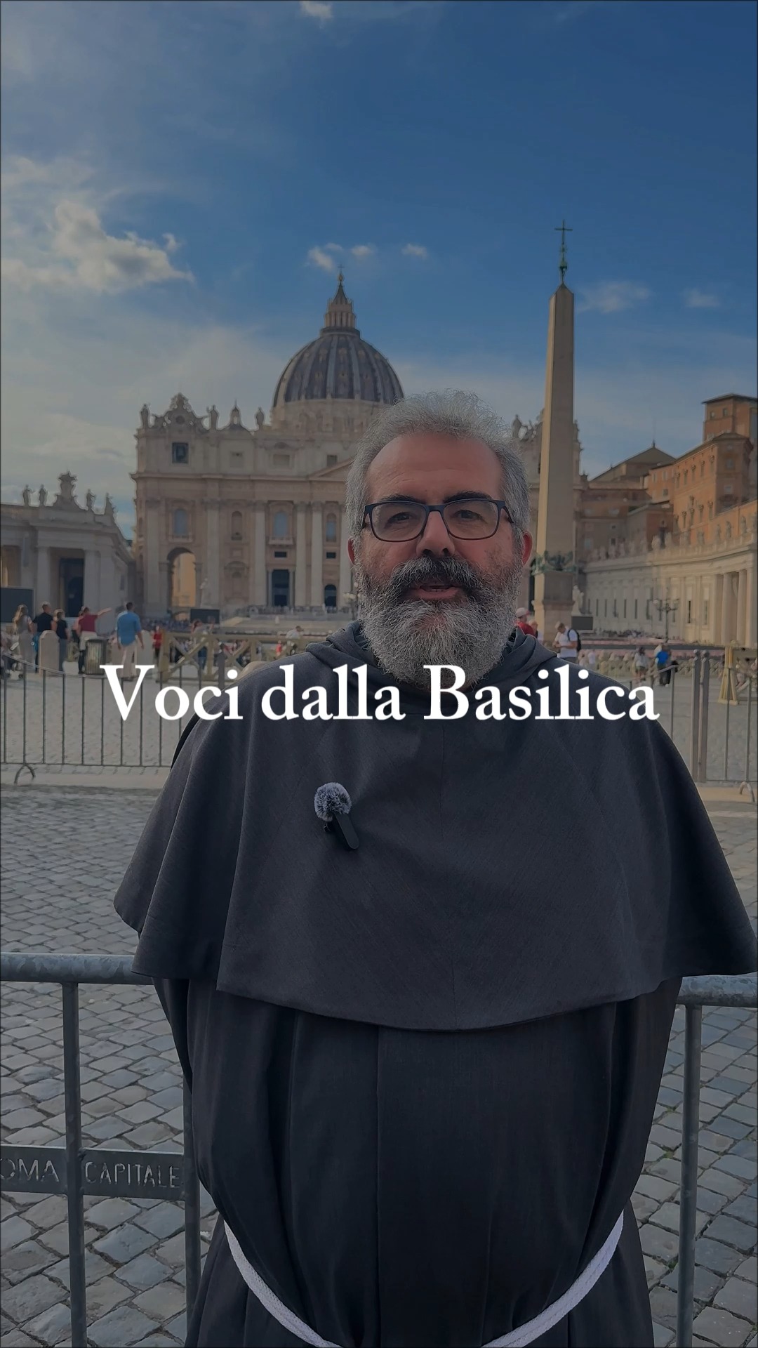 📖 Con #VociDallaBasilica vi portiamo tra le storie che ogni giorno approdano a San Pietro.
Tra queste, quella di don Edy Savietto, sacerdote della provincia di Treviso che ha portato qui il cuore delle sue comunità e il suo amore per la missione.
Padre @agnellostoia ci racconta un cammino di fede e amicizia che da Treviso lo ha condotto fino all’Amazzonia, dove ha servito come missionario.
Il suo ricordo continua a vivere nei gesti, nei volti e nelle parole di chi lo ha conosciuto — come Leonardo e Alessandro, giunti in bicicletta fino a San Pietro per portare i segni della sua vita e della sua vocazione.
Il seme che don Edy ha gettato continua a germogliare, e il suo ricordo è una benedizione.
👉 Guarda il nuovo episodio di “Voci dalla Basilica” e ascolta la storia raccontata da Padre Agnello Stoia.
Segui @piazzasanpietromagazine per scoprire altre storie di fede e testimonianza.
