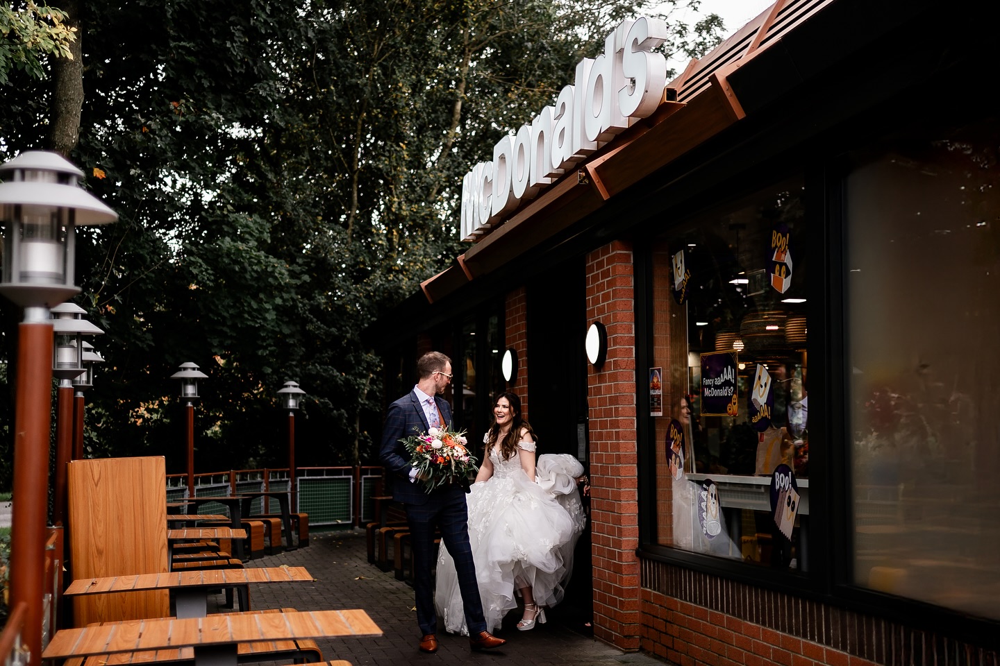 // 🍟 \\
When your first date was at @mcdonaldsuk … it only makes sense to stop there on your wedding day, right?
Same spot, same 20 nugget share box, just a slightly fancier outfits this time.
I honestly adore moments like this, the kind that are so you it couldn’t be anyone else’s story. Because that’s the beauty of it, your wedding day doesn’t have to look like anyone else’s. You can bend the “rules” and make the whole thing about you two. It’s such a perfect reminder that your wedding doesn’t have to be all “tradition” and timelines.
@mickey_mimi_and_me 🤍 @philltetlow
#shotbypinky 🍟 #pinkypromisephotographyuk
Supplier Squad:
📸: @pinkypromisephoto
Venue: @uftonweddings
Nuggets: @mcdonaldsuk
Steph’s dress: @thebridaldresscompany
Phill’s suit: @stress3suits
Makeup: @beautyandgracemua
Flowers: @sonningflowers
Cake: @artlocke_designs
Cake topper: @cheryl_artlockedesigns
Caterer: @fosters_catering
Confetti: @flutterdarlings
Band: @midbaravenue
Video: @fourthreefilms
Lighting: @oakwoodevents
Glitter Bar: @tonisearlebridal
Bridesmaid Dresses:@mayadeluxe
Ufton Court wedding photography | Fun Hampshire wedding photographer
#uftonweddings #uftonwedding #uftoncourtweddings #uftoncourtwedding #uftoncourtweddingphotography #McdonaldsWeddingMoment
Helen is a published fun and inclusive wedding photographer based in East Anglia (Norfolk and Essex), also covering events in London, Cambridgeshire, Suffolk, Kent and beyond. With a relaxed and unposed approach offering colourful authentic imagery of folks in love having their best day!