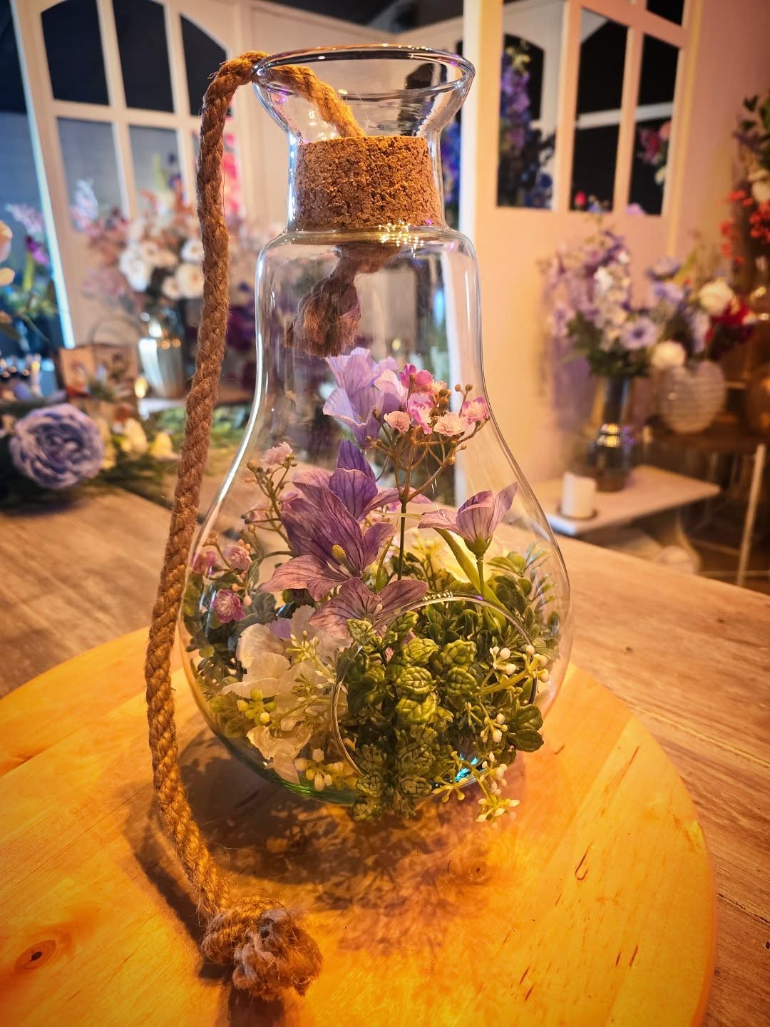Heb jij thuis ook een leuke vaas? en wil je deze graag laten opvullen door @wejoyflowers maak een afspraak en we kijken samen wat het best jouw past😇