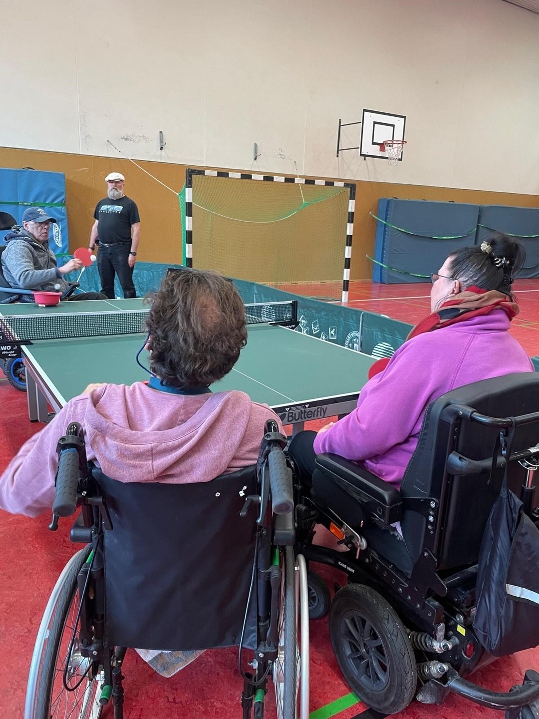Das ist auch Integration!
Mit viel Spaß und Freude spielten wir mehrere Runden Tischtennis zusammen. Es war ein schöner Nachmittag und eine tolle Abwechslung zum Alltag. 😃
#Hausfürmorgen
