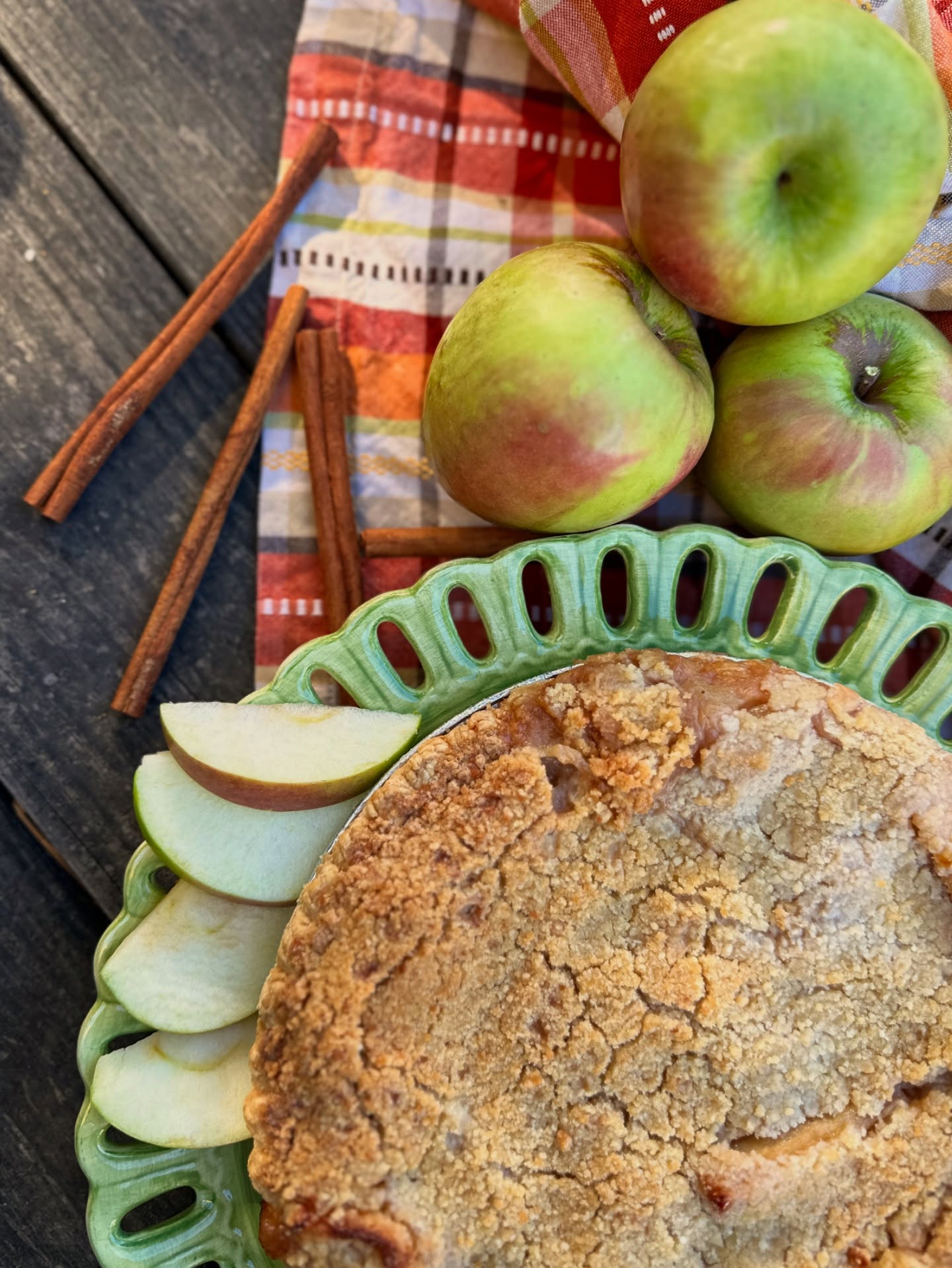 Simplify your Thanksgiving! ๐ฅง๐ Apple pie preorders are now live. Our freshly baked pies are sure to wow your guests (and save you time in the kitchen.)
Order your pie fresh or freshly frozen (to bake at home) using the link in bio.
Pickups are Monday, Nov 24th- Wednesday, Nov 26 between 9-5. ๐ฅง๐