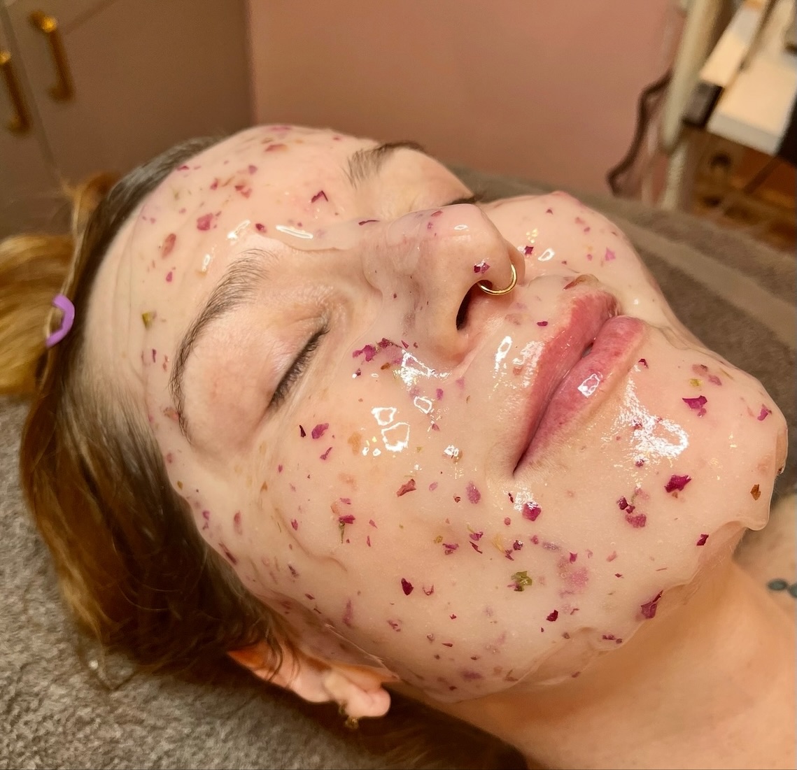 We love to use the rose infused @esthemax jelly mask 🌟
This jelly mask is included in our Youth in Bloom facial! Includes a dermaplane with our wildly popular Youth in Bloom beauty oil - eliminate peach fuzz & exfoliate your skin all while enjoying an aroma therapeutic experience
#denverfacial #medspa #denvermedspa #denverlocal #facial #glowingskin #esthemax #jellymask #glow
