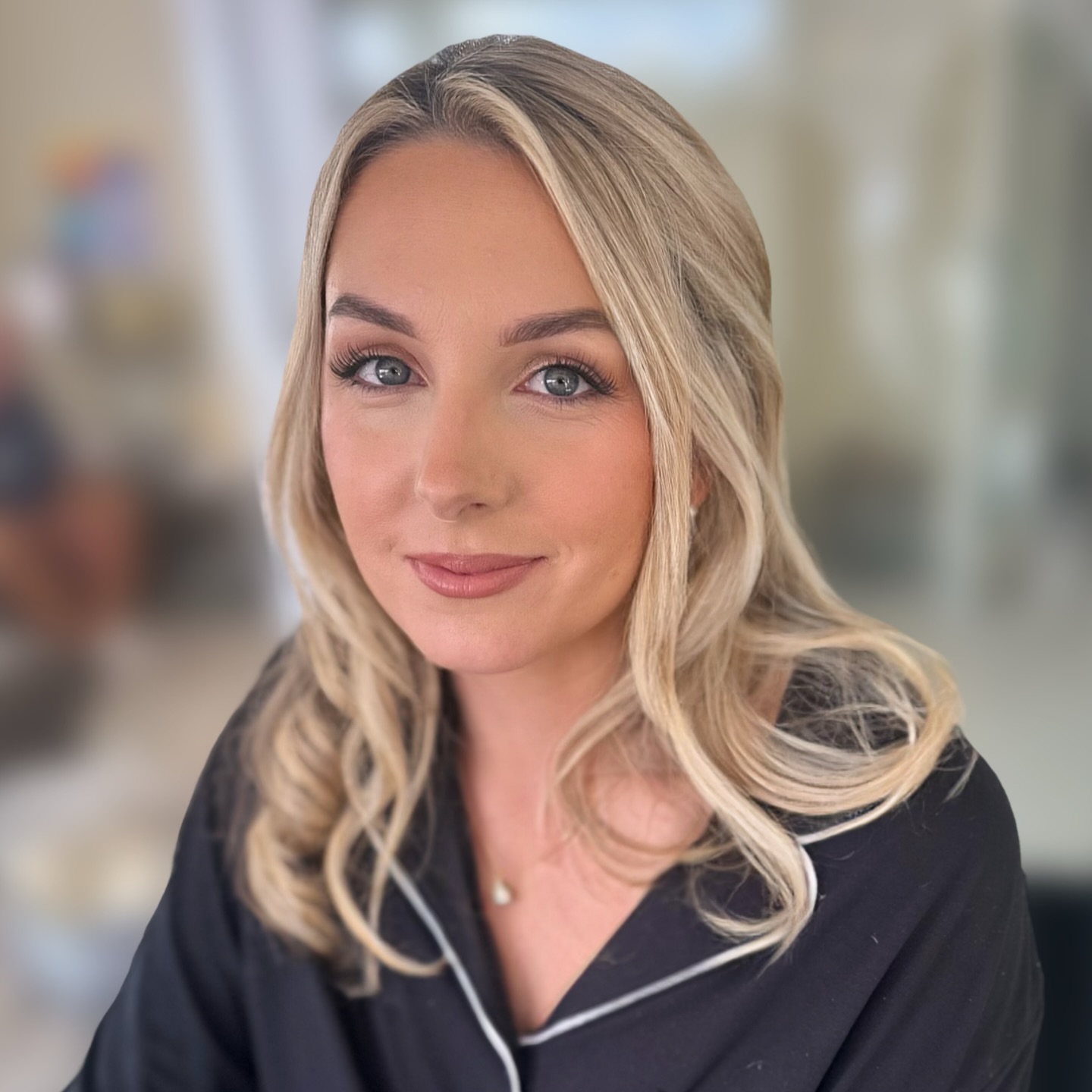 What a dreamy bridesbabe!! I adore when brides get to come back to my chair as a bridesmaid 🥹🥰
#bride #bridesmaid #bridalmakeup
