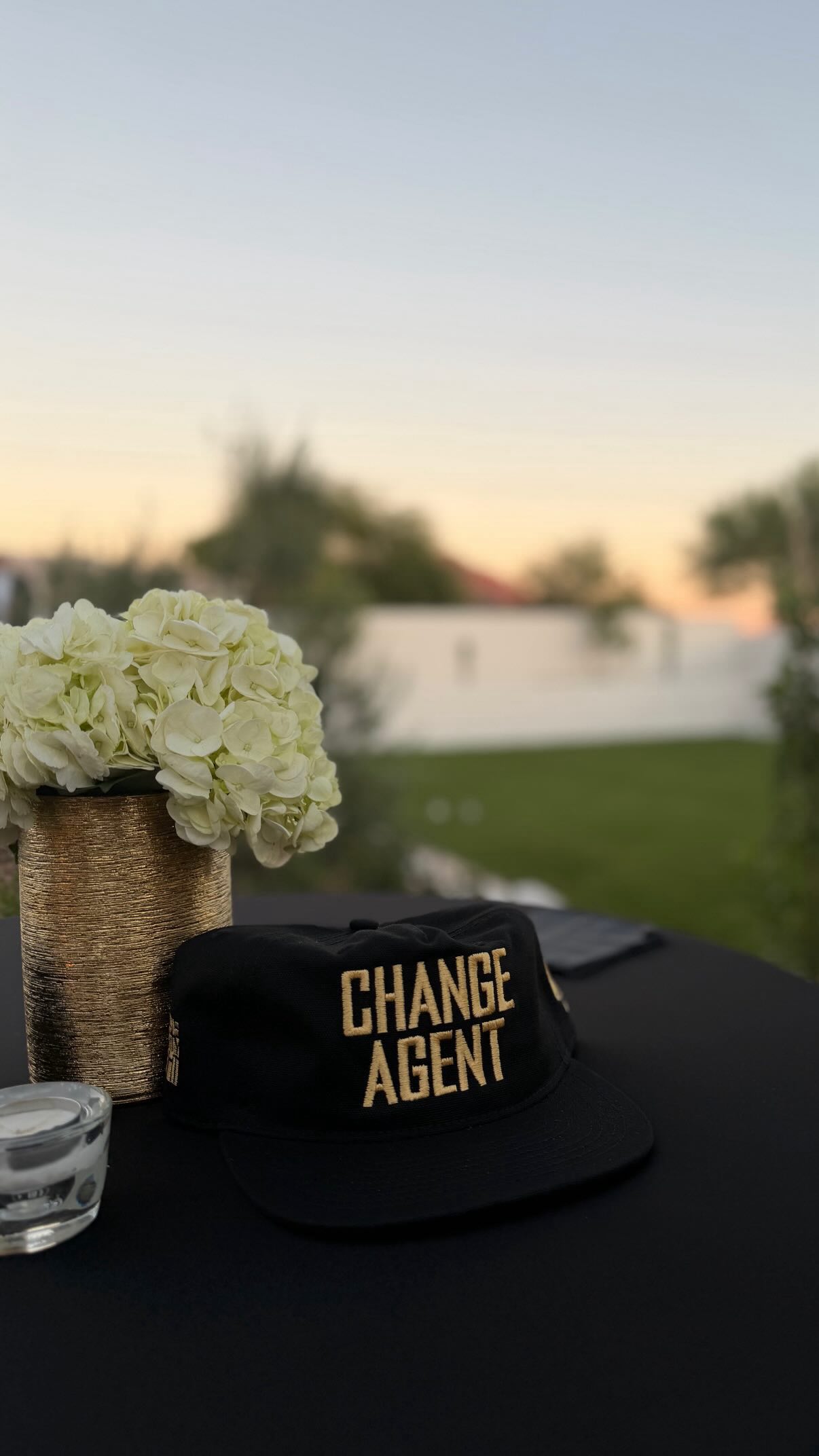 Huge shout out to @changeagentsarizona and @oneteamscottsdale for having us out last night.
We had a blast celebrating all the agents doing amazing philanthropic work in Arizona. We were left inspired!
Here’s to using our platforms to raise others up, bring attention to causes we care about, & being a beacon of light in a dark world.
Together, we can make a difference 🤍
#racingforimpact
