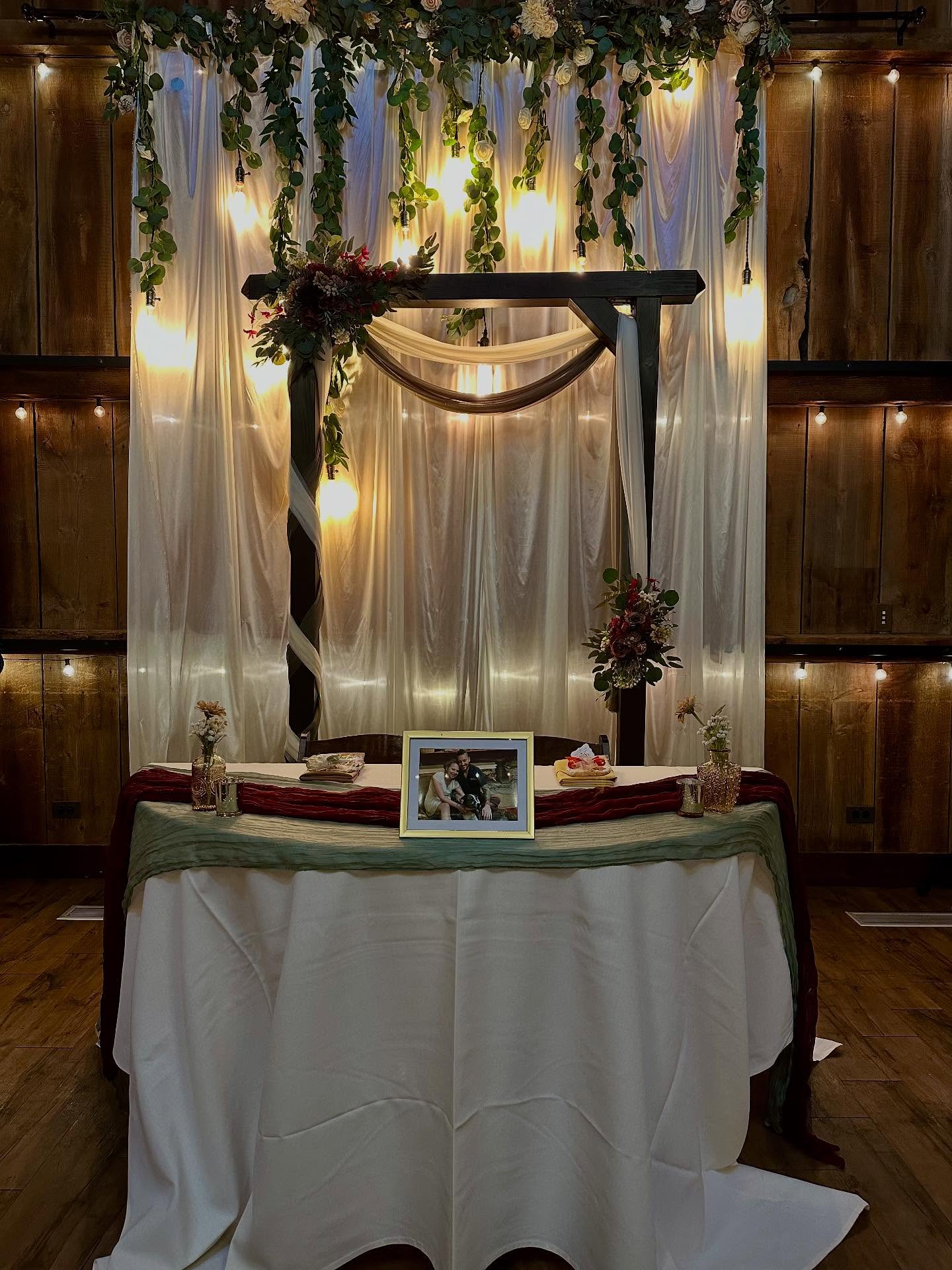 Congratulations Mick and Jamie! Thank you for celebrating with us! #hoosiergrovebarn #weddingvenue #barnvenue #weddingreception