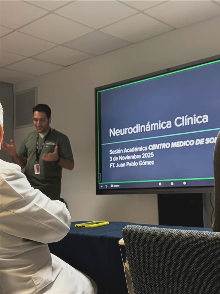 NEURODINAMIA!🔰
Gracias por su recibimiento al @centro_medico_de_sonora y por la invitación a la Sesión Académica🧑🏻🏫 a Talina mi amiga y colega en el tratamiento del dolor @talinabaldenegro.
Como me fascina este tema 🫠 y también como me rompe la cabeza🤯 en el sentido de llegar hasta los lugares más complejos de nuestra anatomía y biología.
Gracias a mi equipo AVANZA💙 por acompañarme y a todos los médicos que atendieron la charla tanto presencial como en línea. Un gusto ver a la comunidad médica de nuestra ciudad estar en constante preparación.
#neurodinamia #neurodynamicsolutions #neurodinamiaclinica #avanzafisioterapia #sesionacademica