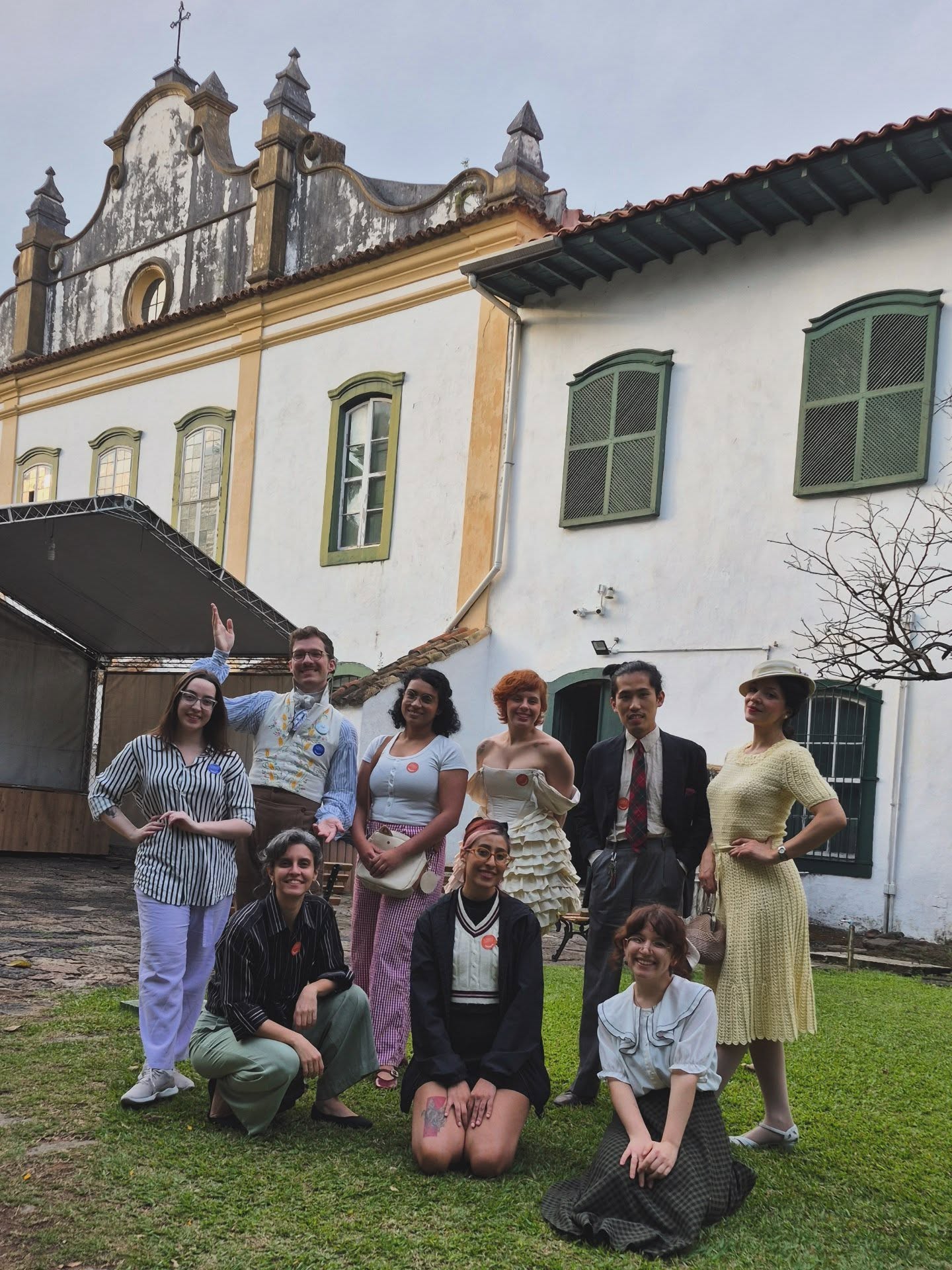 Atelier Aberto no Museu de Arte Sacra (01/11) ✂️✨️
Muito obrigado novamente @museuartesacra por essa parceria incrível com o Coletivo Nacional de Costura Histórica! Foi uma tarde especial cheia de costuras, bordados, troca de experiências e muitos projetos caminhando! ✨️
Como é bom poder costurar juntos, tomar chá, fofocar e nos motivarmos!! 🥹🩷
Obrigado a cada um de vcs que compareceram e fizeram desse dia tão especial! Que venham muitos mais!!! 😍
#atelierabertoch #museudeartesacra #costura #costurahistorica #costuracriativa #bordado #feitoamāo