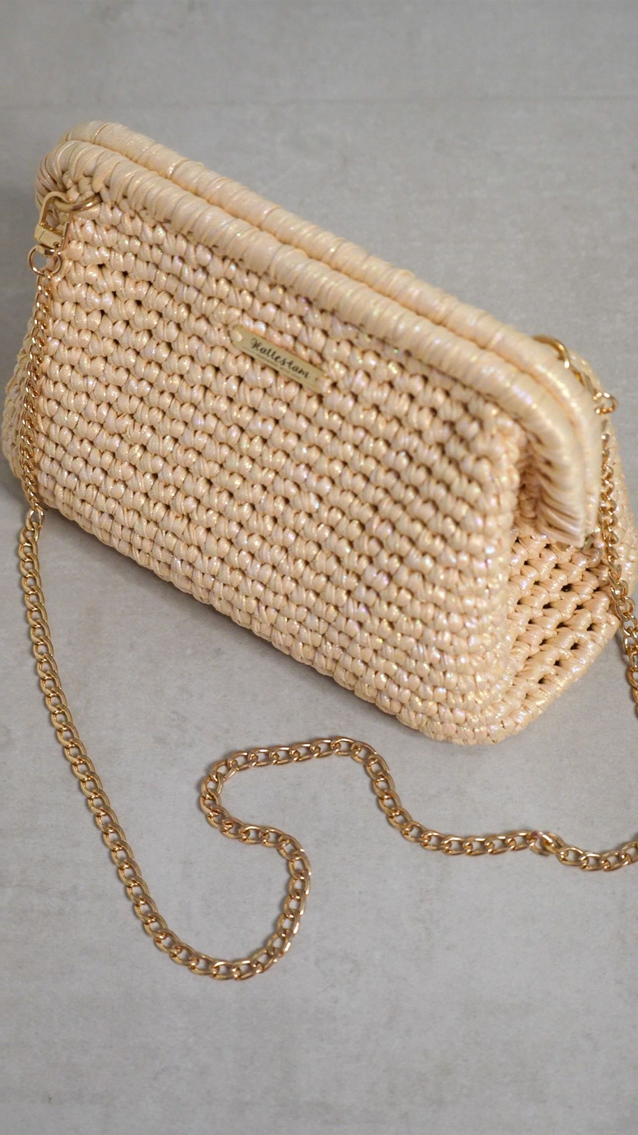 Meet the 𝐂𝐄𝐋𝐄𝐒𝐓𝐄 𝐂𝐋𝐔𝐓𝐂𝐇 in Cream Shimmer ✨ Hand-crocheted with a unique yarn that blends a subtle base with a soft, shimmering pastel surface, catching the light beautifully. A timeless accessory designed to elevate every outfit.
✨ Shop yours now at www.hallestam.com
#HallestamDesign #CelesteClutch #HandmadeWithLove #CrochetBag #EveningBag #LuxuryAccessories