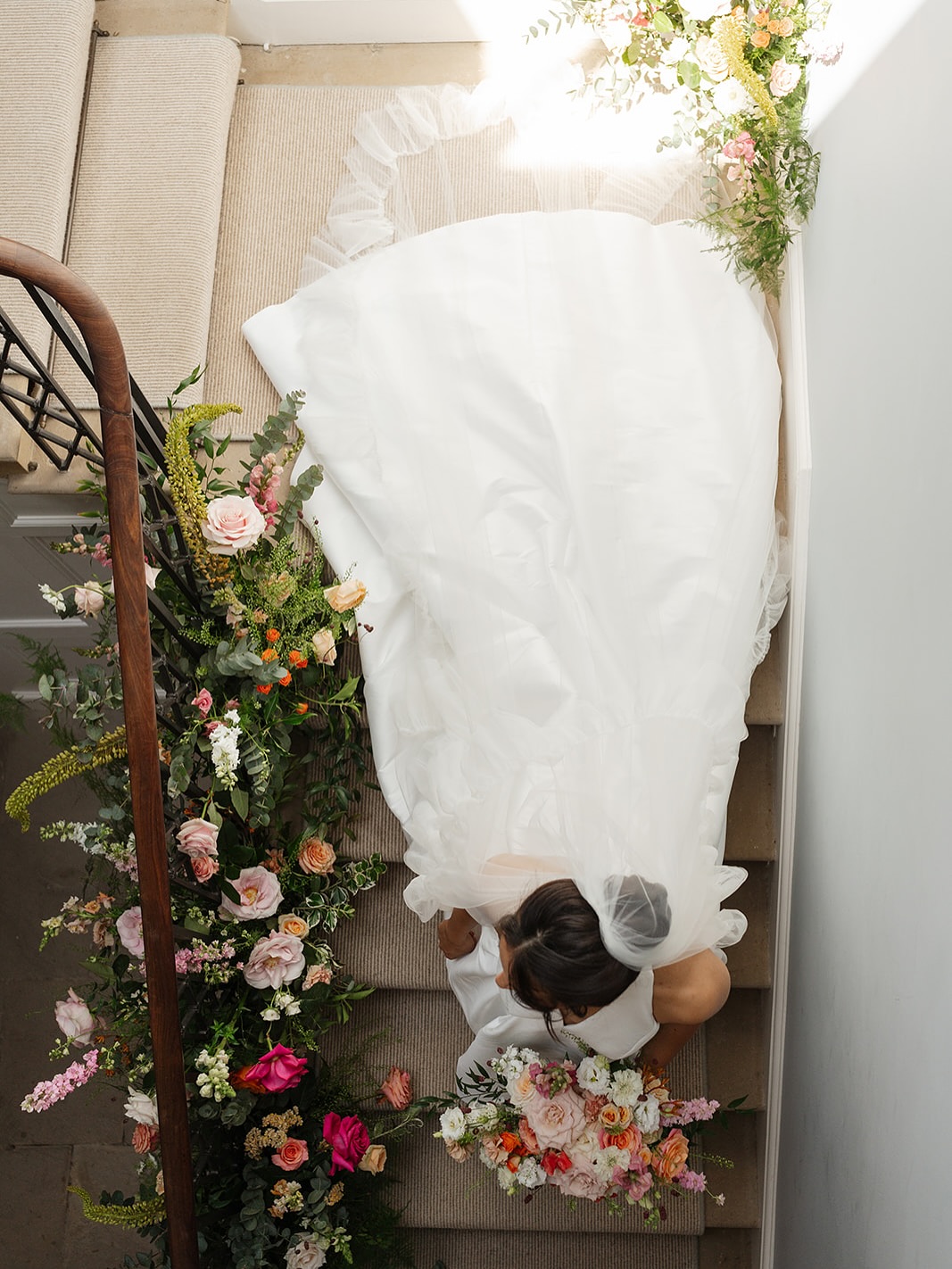 This is your sign to DRESS THE STAIRCASE.
One of our favourites to dress with flowers, we love that @garthmylhall staircase! 😍 It welcomes your guests into your wedding with a wow and makes space for ✨iconic✨ wedding photos.
Photographer @rachaelfriendphotography
Videographer @julianvoigtfilms
Venue @garthmylhall
Dress @jesuspeiroofficial
Second look @anniesibiza @eleventhheaven11
Hair & Make Up @beatrizrivera.studio
Flowers @emmajanedesigns
Food @tallulahand.co
Bride @jayana1993