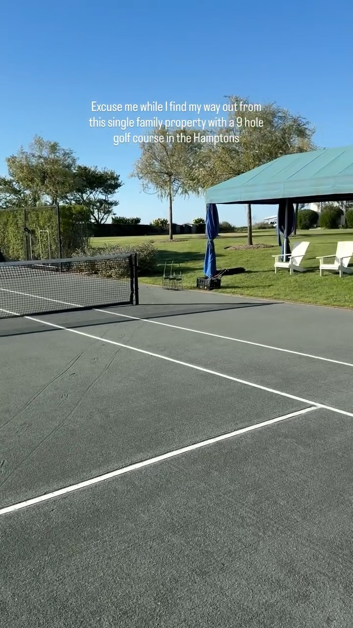 Almost didn’t find the gate! 🎾 I’m not saying I want this but… i want this😍 what do you think? #tennishome #hamptonstennis #thehamptons