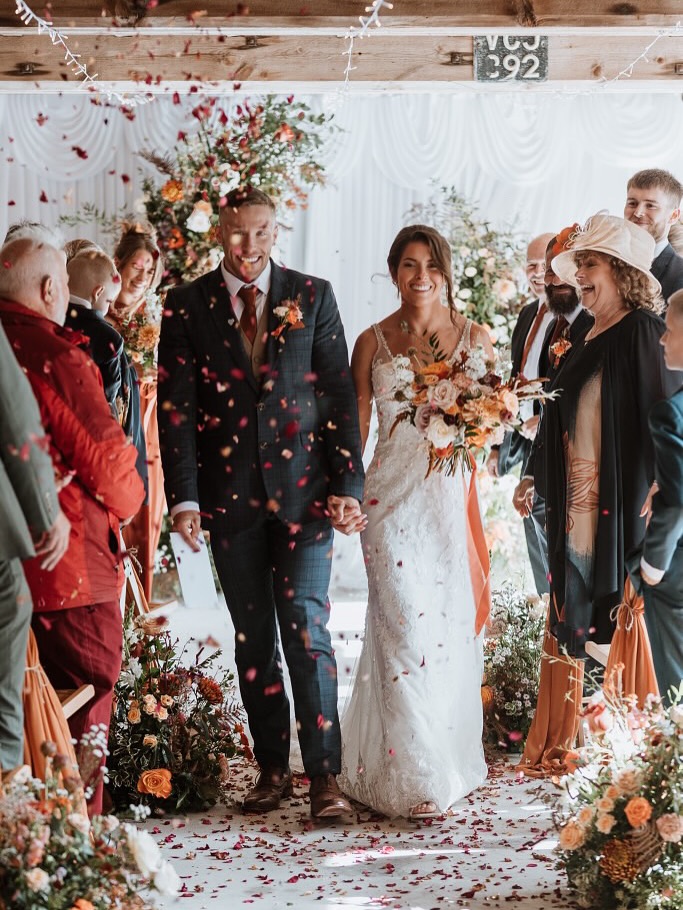 🌟 New blog post 🌟 Falling for Autumn : Seasonal Wedding Inspiration
Discover the magic of autumn with our dreamy seasonal wedding inspiration with top tips for creating your perfect wedding day. 🍂
Link in bio.
Image 1 @_pixbyvix @camladbarns
Image 2 @upontheheathphotography @stanfordfarmweddings
Image 3 @upontheheathphotography @stockton_house
Image 4 @upontheheathphotography @stockton_house
Image 5 Sophie Renshaw
Image 6 @eva.murko.photos @weddingsatthelionhotel
Image 7 Sophie Renshaw @garthmylhall
Image 8 @soulfiephotography @garthmylhall
Image 9 @_pixbyvix @camladbarns
Image 10 @upontheheathphotography @stockton_house