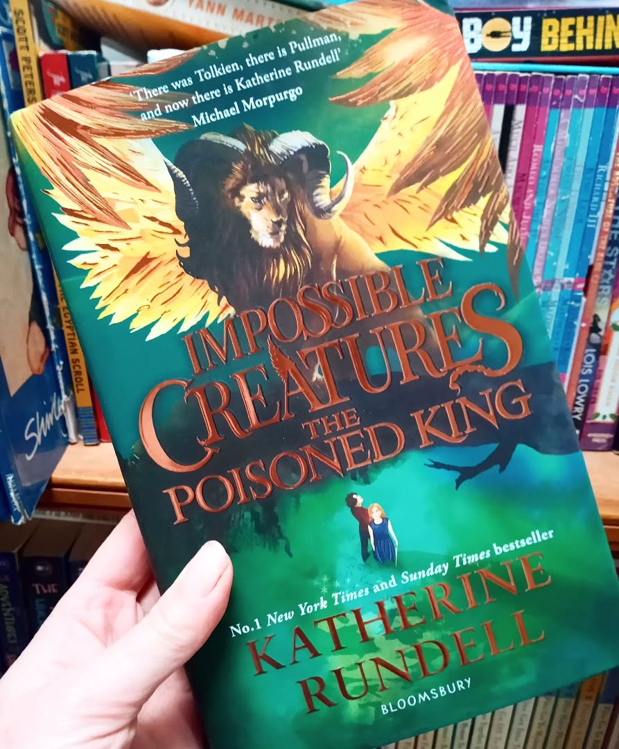 Wonderful, in all the senses of the word.....Katherine Rundell's gone and done it again. But better.
Click the link in the bio for my full 'Impossible Creatures' review. @katherine.rundell