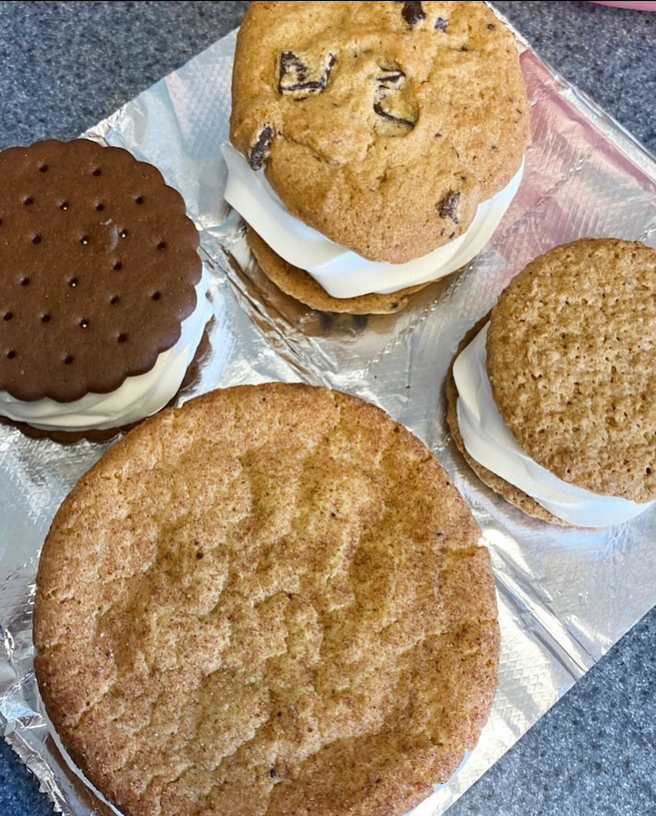 Make sure to stock up on our ice cream cookie sandwiches! We’ve got plenty in stock, and they keep perfectly in your freezer all winter long!
Our hours are 3–7 during the week and 1–7:30 on weekends. Don’t wait…they always go fast!
🍪 Snickerdoodle, Chocolate Chip, Dad’s, and Wafer.
Heads up! Tomorrow (11/5) we’ll be opening early at 1:30 PM since the weather will be beautiful.
Hurry, hurry, hurry! They’re so delicious 🍪🍦