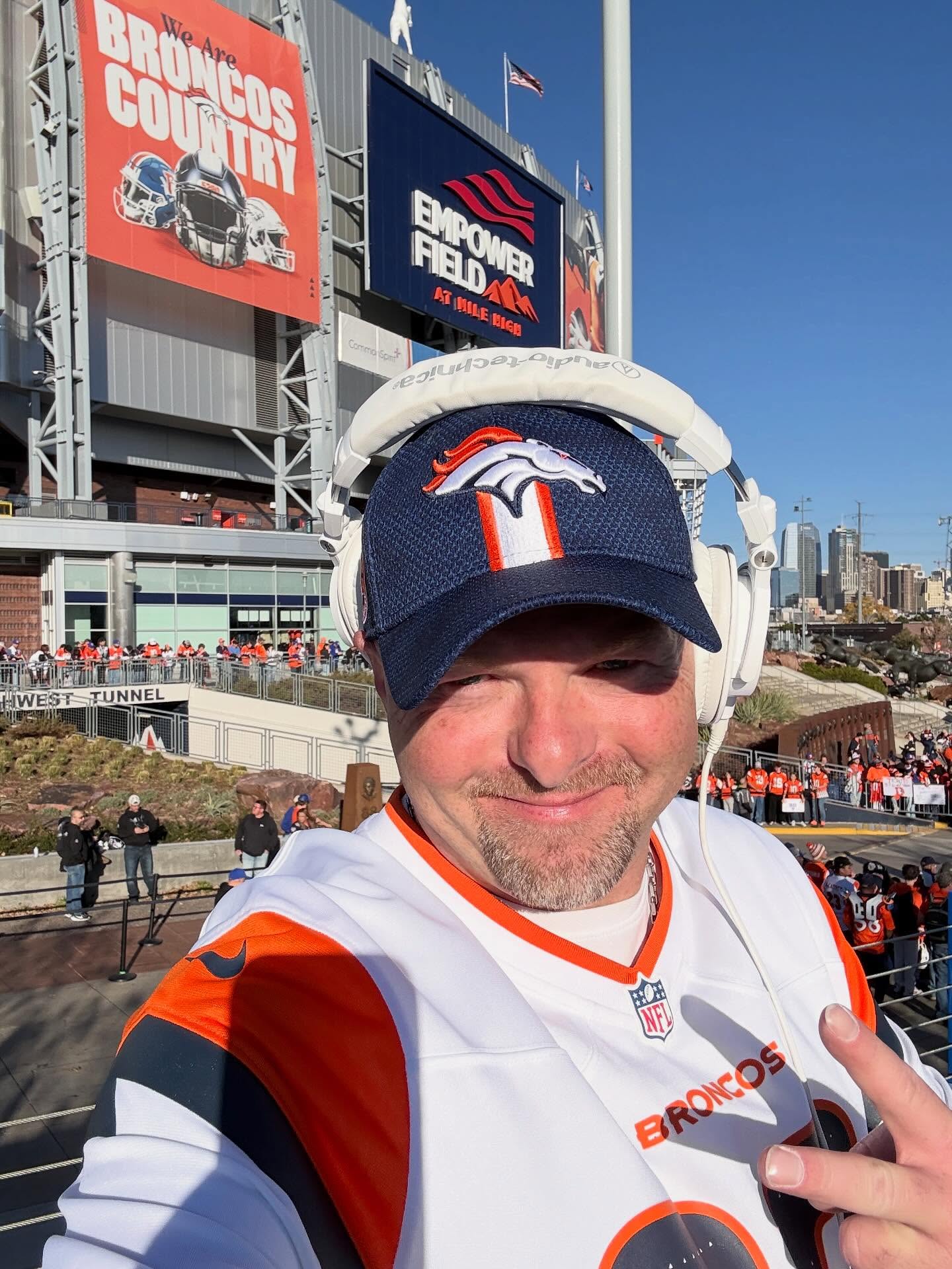 Wasn’t pretty but we got that Win! Had @loopstory23 join me on the Sax for the @broncos & @budlight VIP Tailgate at @empowerfieldatmilehigh with @thepineappleagency
With it being a night game, I brought out my movers that are battery operated & wireless DMX & my Glotubes. The lighting looked sooo good!
Luke killed it on Sax then went & played along with the Denver Broncos Stampede.
Got a ton of compliments on the whole production!
Huge Thank You to @robmeagher83 for the help breaking down!
GO BRONCOS!