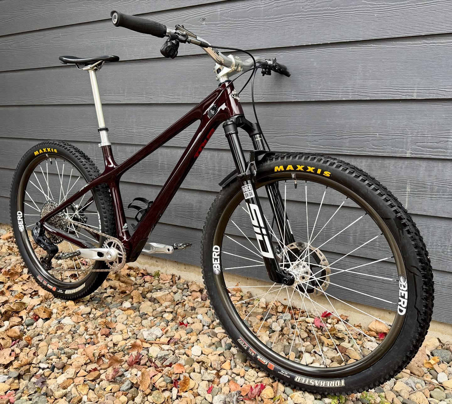We are excited to announce we are now a @berdspokes dealer! We recently had the pleasure of lacing up a new set of berd Hawk 30 & 27 rims to some I9 hydra2 hubs for our buddy @mowdaddy319 using berd spokes. His Yeti hardtail is looking freakin’ awesome with all the customization he has been doing and we can tell you from experience it rides even better.
.
This is our first time working with and riding berd spokes and it has been a great experience. Riding wheels built with these spokes is like riding on a cloud. Wheels built with berd spokes provide 200% better vibration damping than wheels with metal spokes, and they are also lighter, stronger, and more durable!
.
Let us know if you have any interest in us building up a set for you, and lookout for a couple of demo wheelsets in the shop next Spring!
.
.
.
#sugarbottombikes #sugarbottom #northliberty #northlibertyiowa #coralville #coralvilleiowa #cedarrapids #cedarrapidsiowa #iowacity #iowacityiowa #solon #soloniowa #iowabike #iowacycling #bikeiowa #bikeiowacity #onlyiniowa
#berdspokes #yetiarc #yeticycles #bikenerd