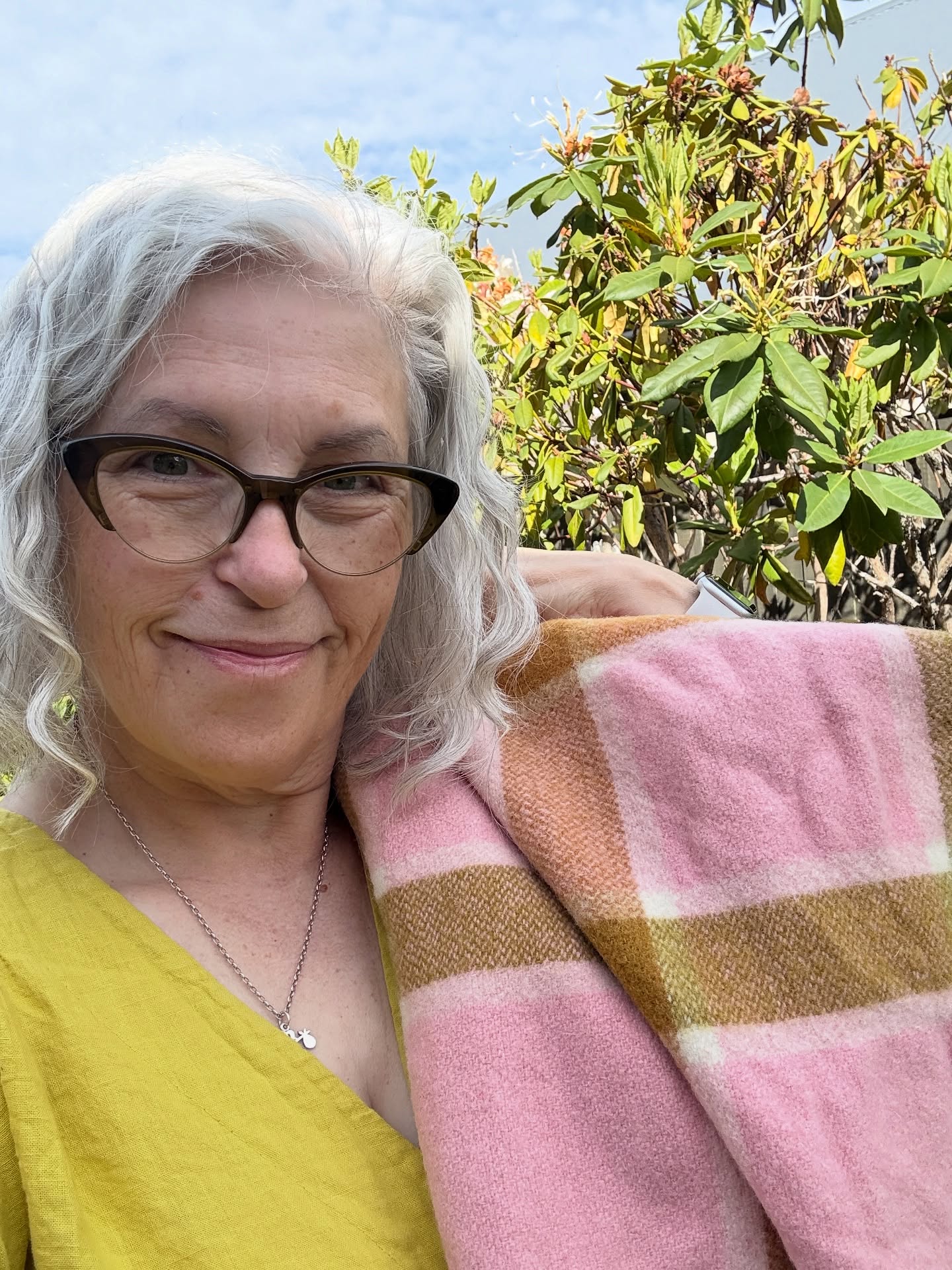 First blanket thrift shop find of our NZ trip! This one has a big rip that has been mended, but perfect for a brand new life as a #florajacket. It’s a gorgeous spring day here, that feels more like summer… expecting a high of 28!
#christchurchnz #nzvintageblanket #woolblanket #vintageblanket #vintagestyle #upcycledfashion