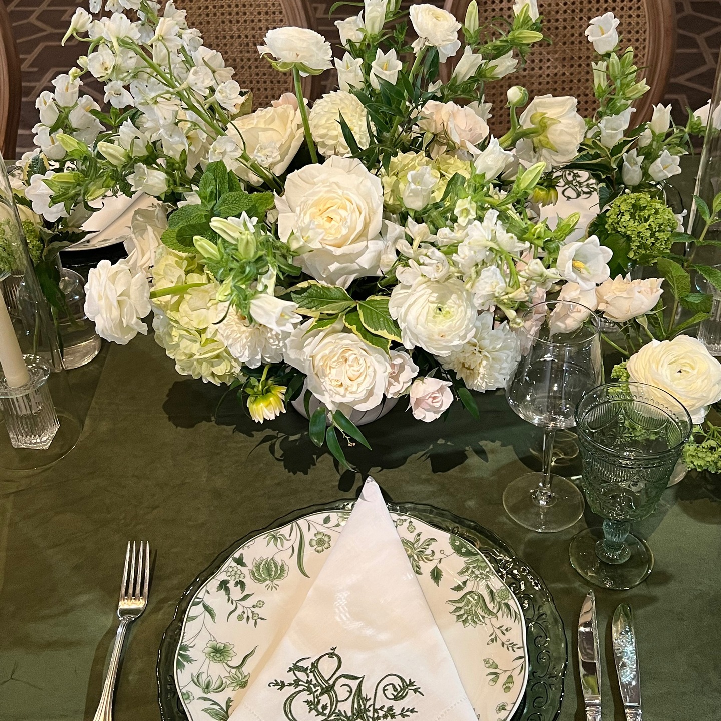 As we repurpose for the final time this season, we are reminded of how grateful we are for donors like Nicole & Sean who shared their wedding florals, designed by @hanafloral. These beautiful white and green stems brought so much joy, by way of new bedside arrangements, to the patients at Ludlowe Center for Health & Rehabilitation. Thank you, Nicole & Sean, Yumiko and Lisa @nightingale_events for making this donation happen.๐ And a big shout out to our amazing volunteers who pickup, repurpose and re-deliver flowers week in and week out!๐@nikkkib12