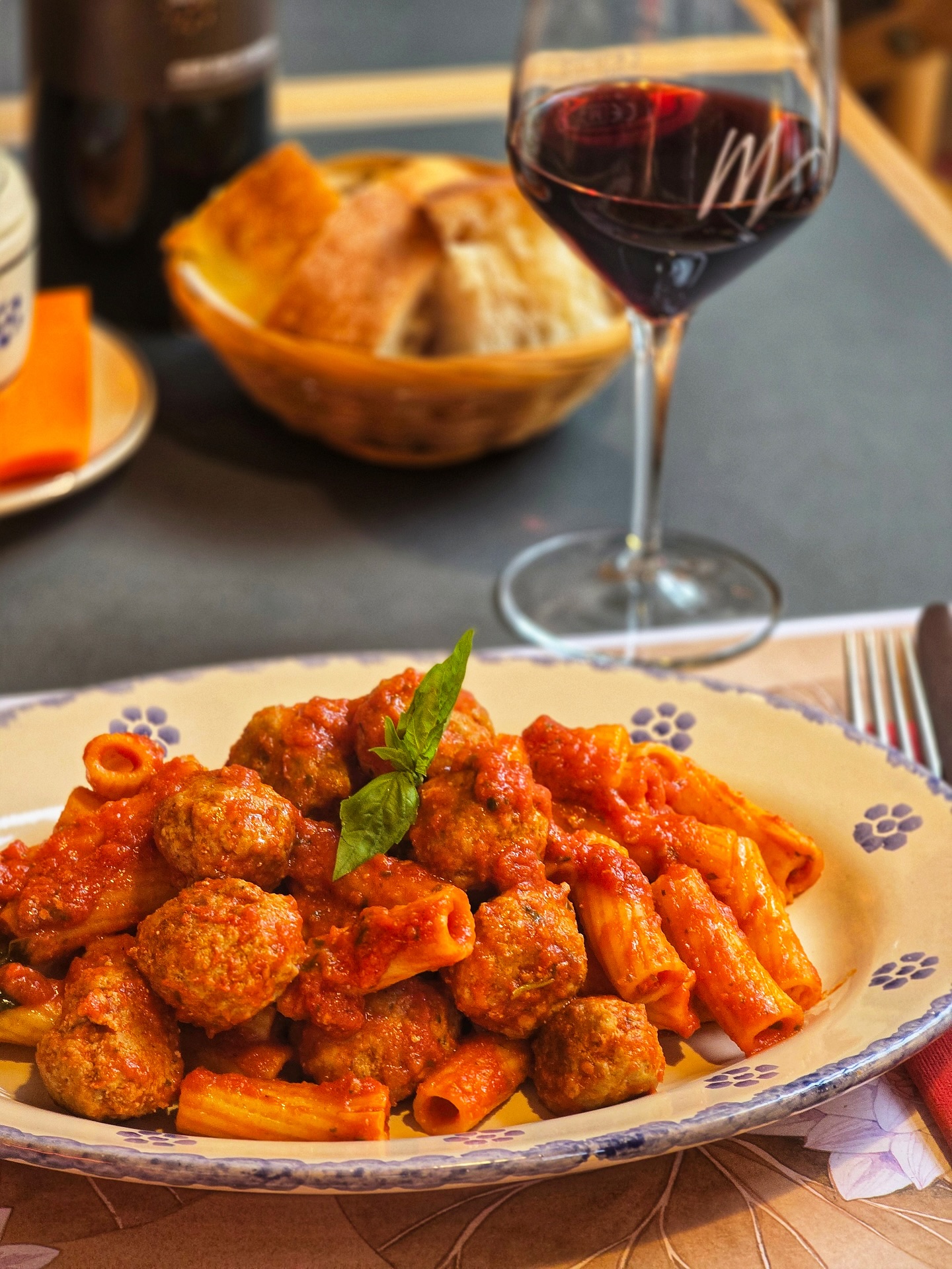 Simple, fresh, and authentically Italian. 🍝
At Il Salotto, our chef creates daily specials with hand-selected ingredients and traditional recipes that change every day.
Enjoy the flavours of Italy right here in Zürich. 🇮🇹
📍 Il Salotto – Badenerstrasse 79, 8004 Zürich
Reserve your table for lunch today - click the link in bio!
#zurich #authentic #italian #lunch #pasta #food #ragu #fresh #risotto #polpette #switzerland